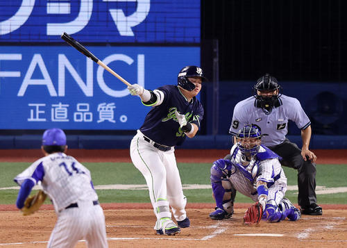 DeNA対ヤクルト　4回表ヤクルト無死、村上は三振、投手は大貫（撮影・鈴木正人）