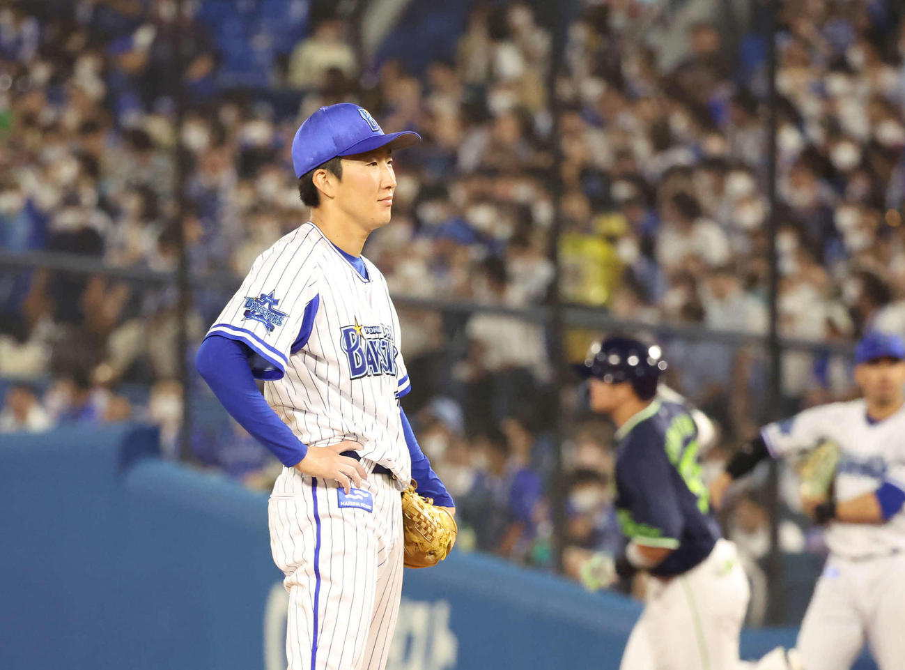 6回表ヤクルト無死一、二塁、村上に通算150号となる先制の3点本塁打を打たれた先発大貫（撮影・丹羽敏通）