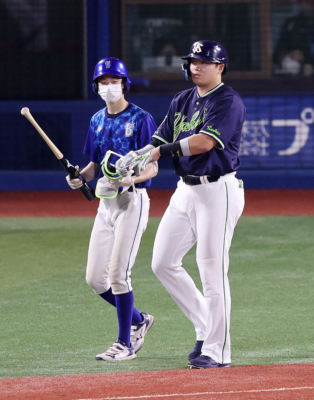 DeNA対ヤクルト　9回表ヤクルト2死、村上は四球（撮影・鈴木正人）