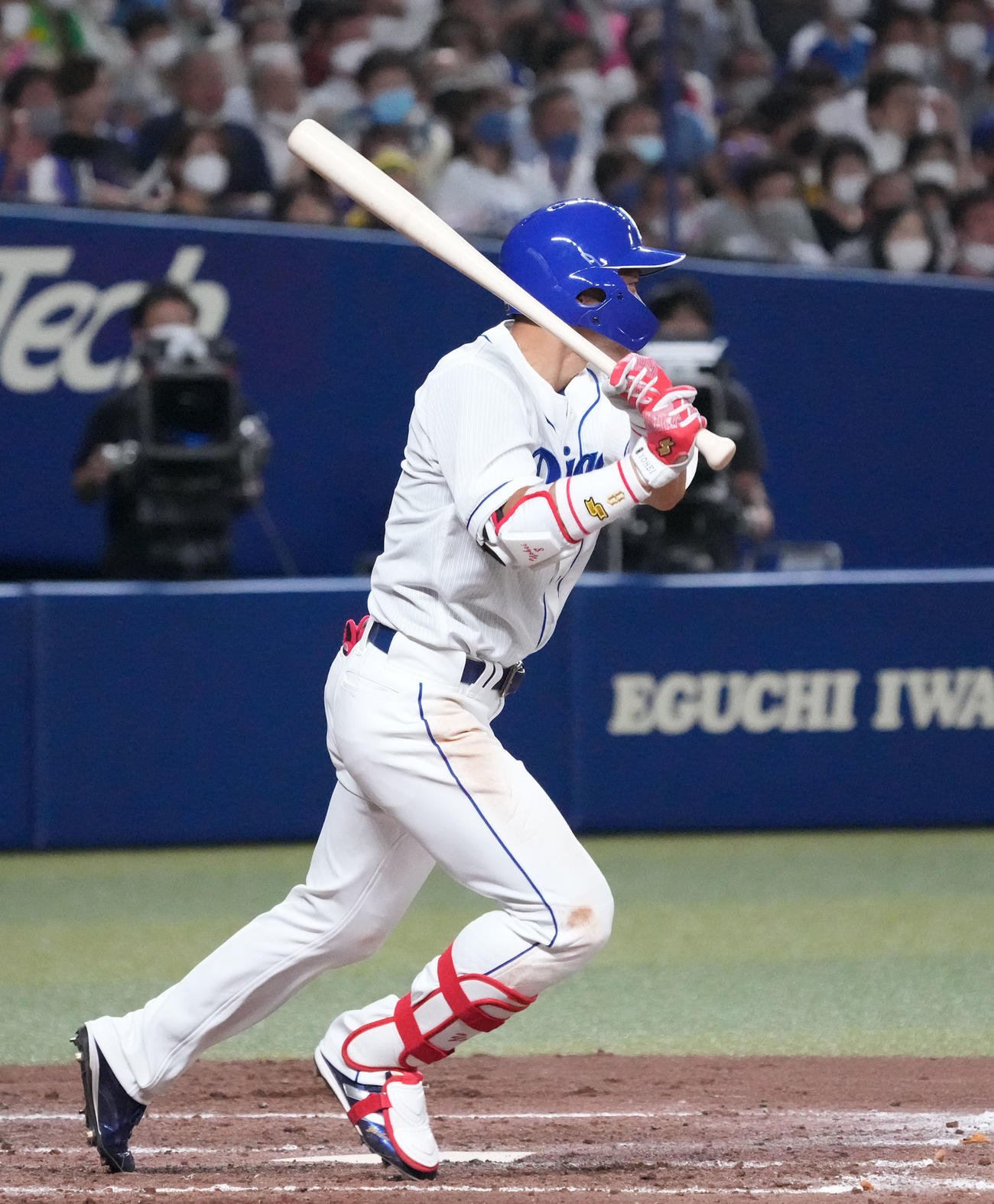 中日対阪神　4回裏中日2死二塁、中前適時打を放つ大島（撮影・森本幸一）