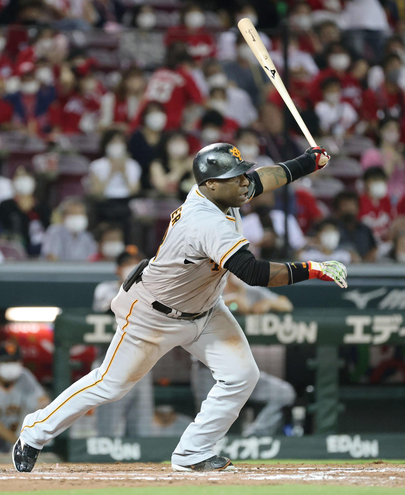 広島対巨人　7回表巨人1死二塁、ウィーラーは勝ち越しの左適時打を放つ（撮影・加藤孝規）
