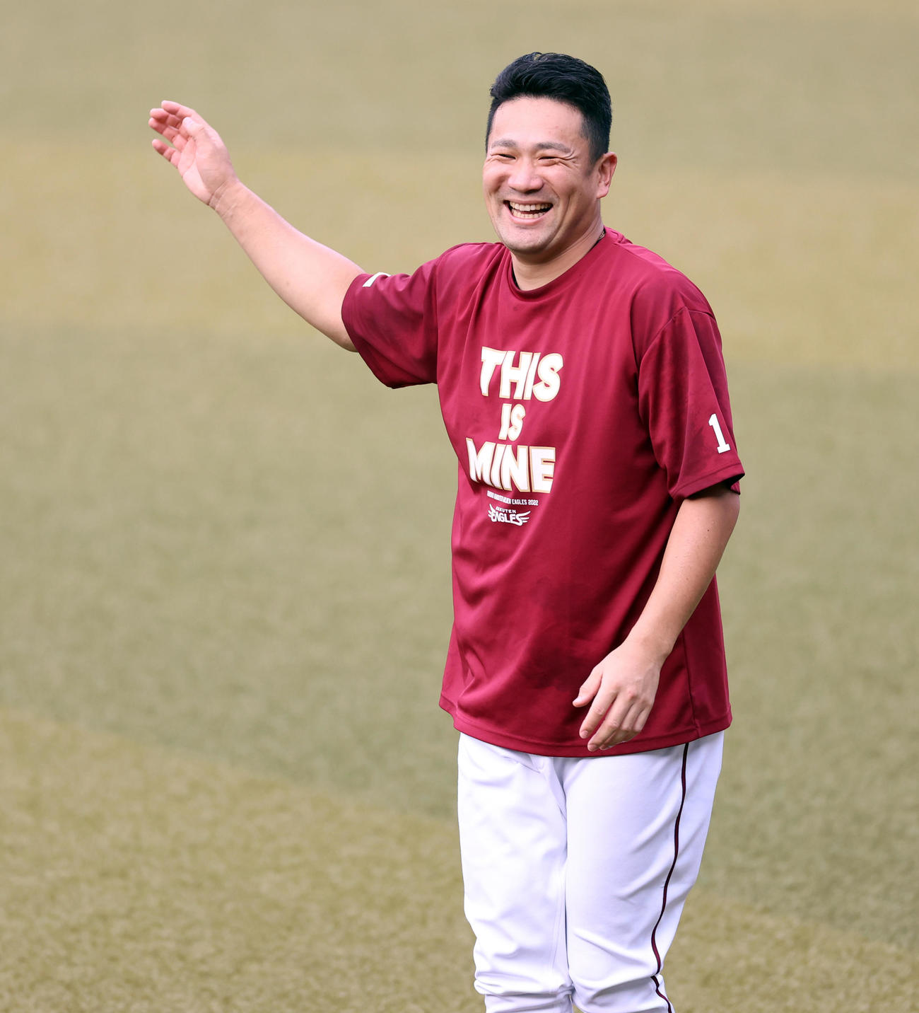 ロッテ対楽天　練習中、笑顔の楽天田中将（2022年8月26日撮影）