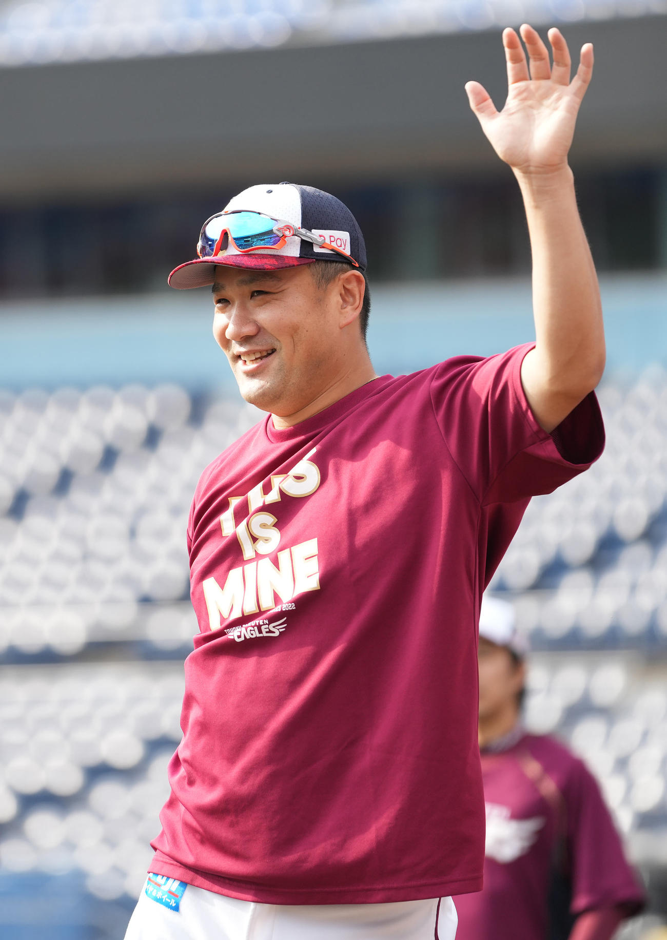 ロッテ対楽天　試合前練習で笑顔の楽天田中将（2022年8月26日撮影）