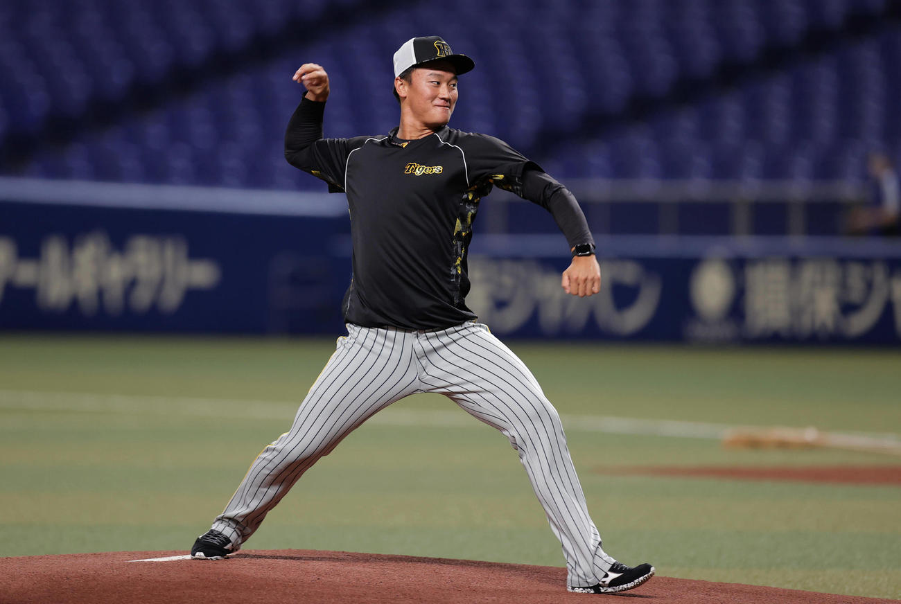 中日対阪神　バンテリンドームナゴヤのマウンドを確認する阪神森木（撮影・前田充）