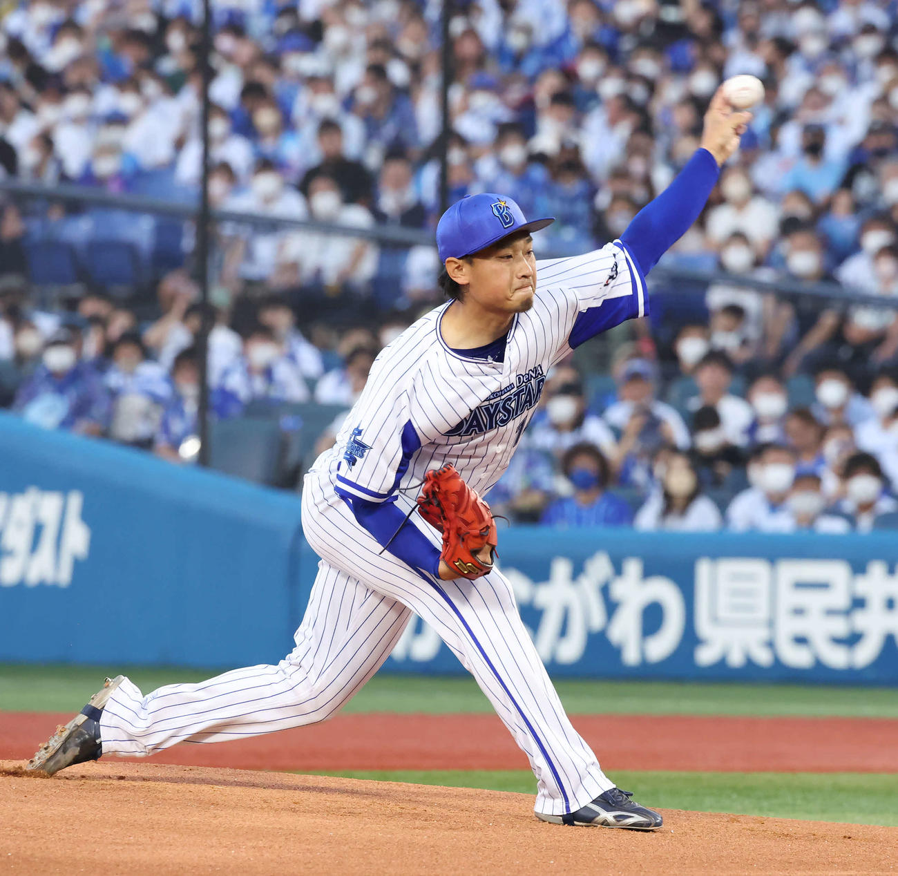 DeNA対ヤクルト　力投するDeNA先発石田（撮影・丹羽敏通）