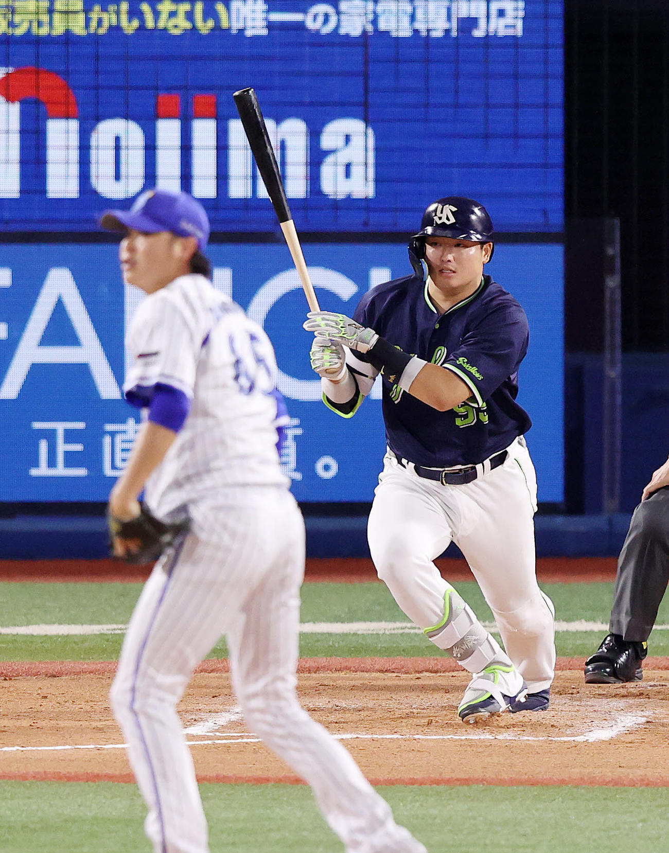 DeNA対ヤクルト　7回表ヤクルト1死二塁、村上は右前適時打を放つ、投手は宮国（撮影・鈴木正人）