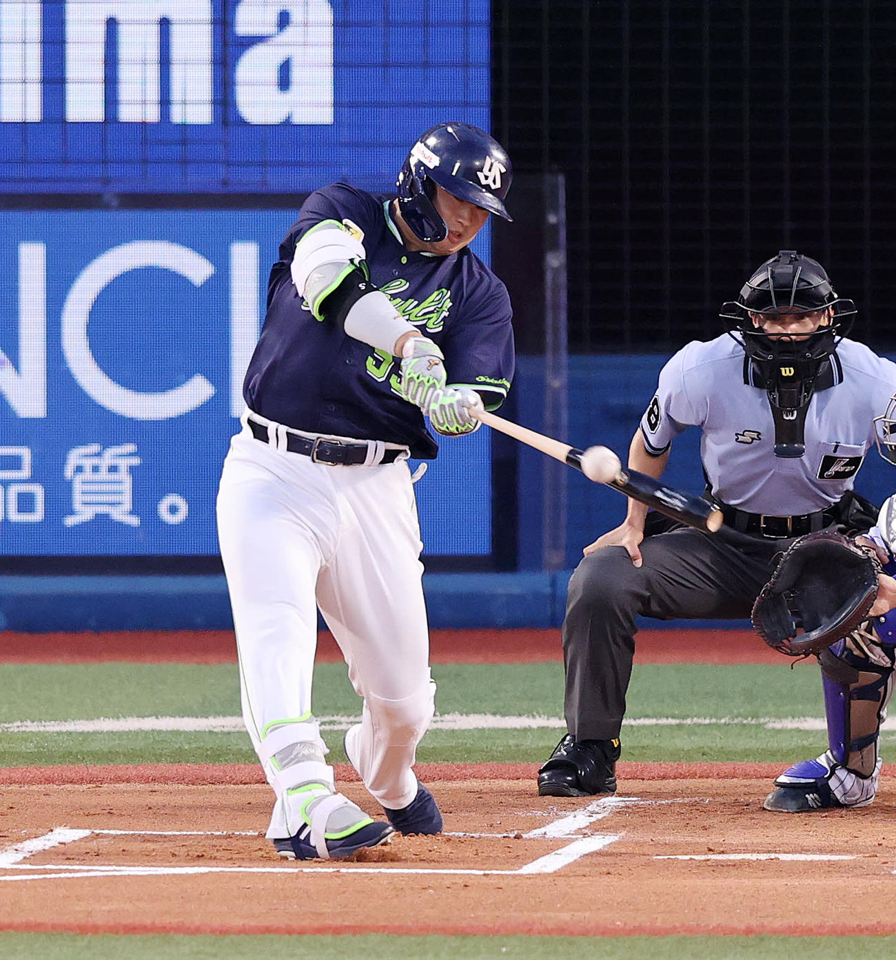 DeNA対ヤクルト　1回表ヤクルト2死一塁、村上は右前安打を放つ（撮影・鈴木正人）