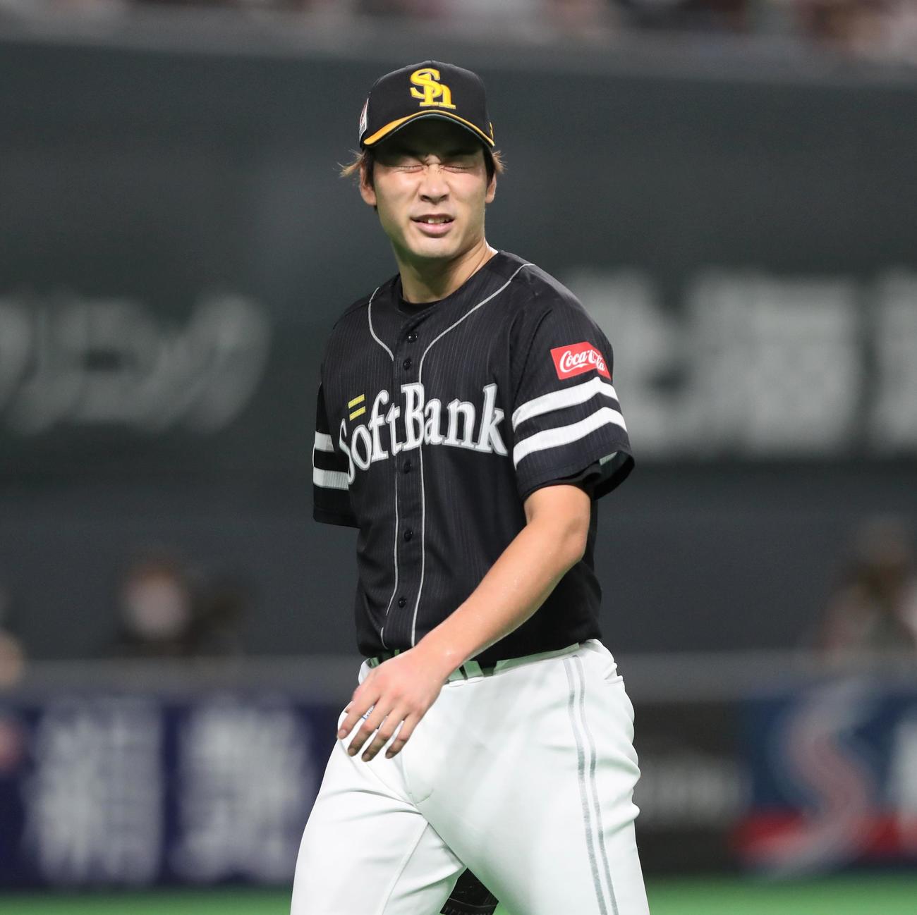 日本ハム対ソフトバンク　1回裏、先制を許し顔をしかめる武田（撮影・黒川智章）