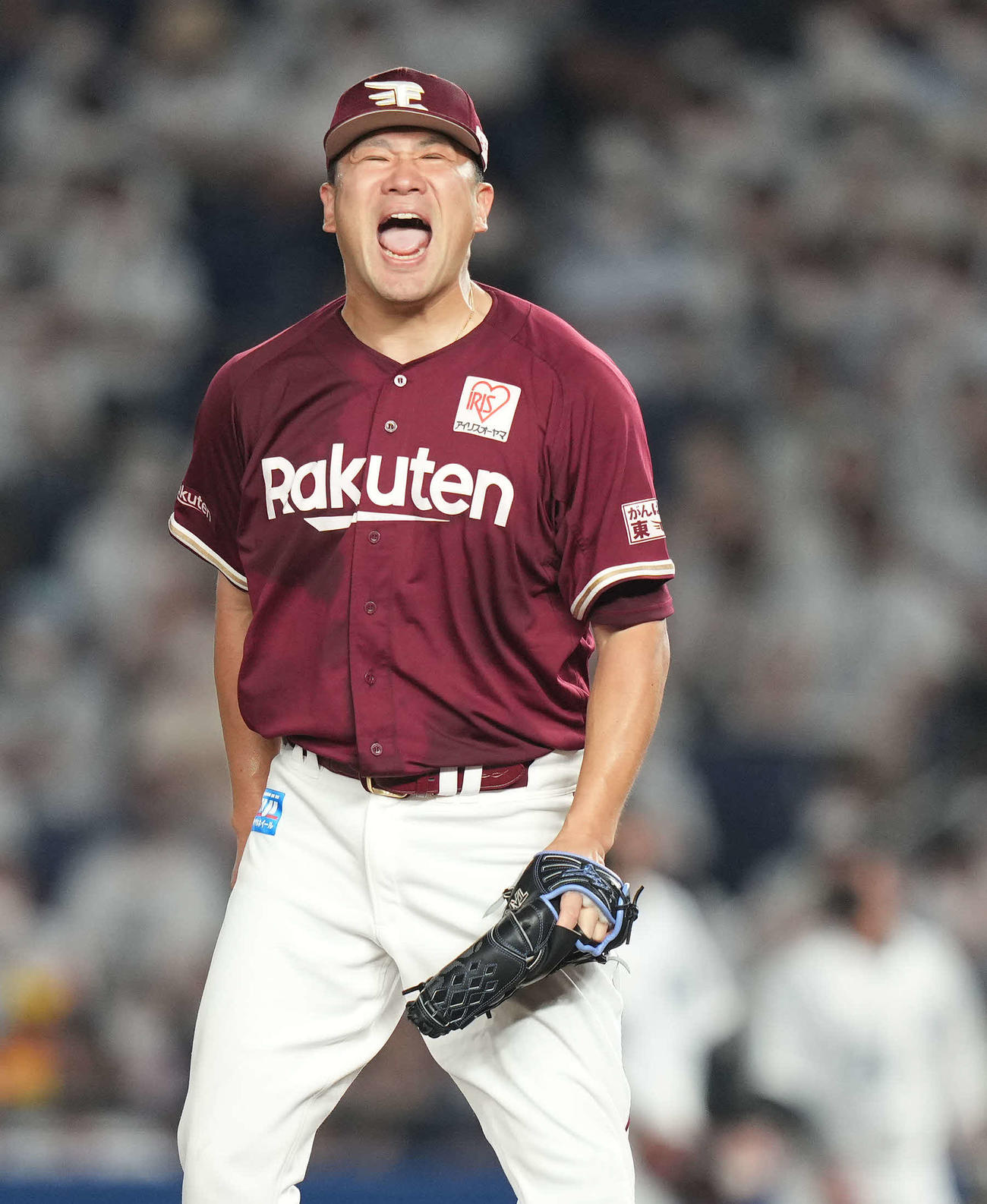 ロッテ対楽天　7回裏ロッテ2死、荻野に中前打を許し悔しがる田中将（撮影・鈴木みどり）
