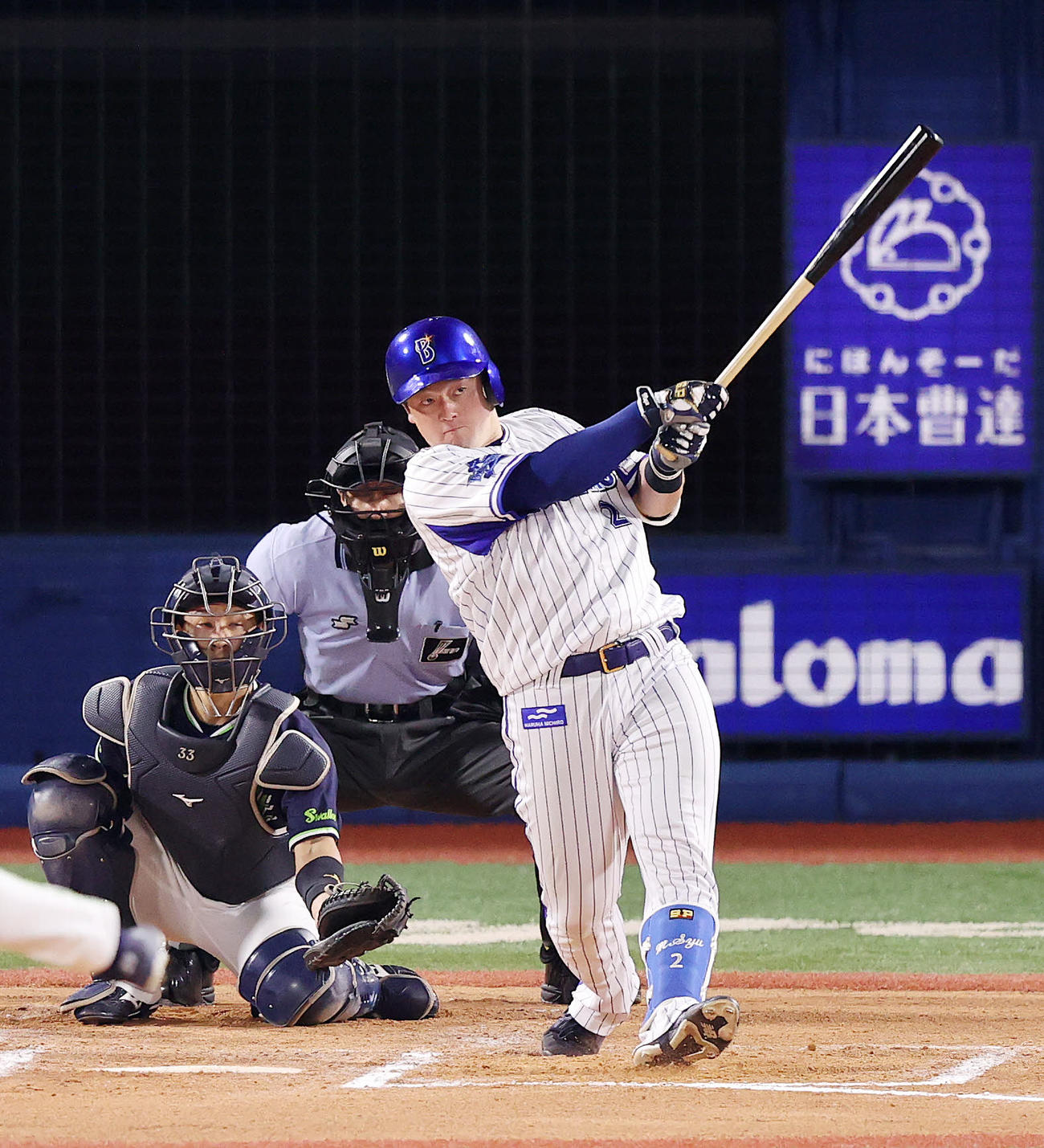 DeNA対ヤクルト　6回裏DeNA1死、牧は左越えソロ本塁打を放つ（撮影・鈴木正人）