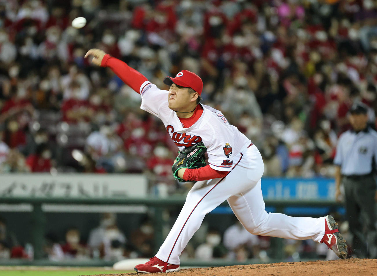 広島対巨人　8回表巨人、広島2番手の広島松本（撮影・加藤孝規）