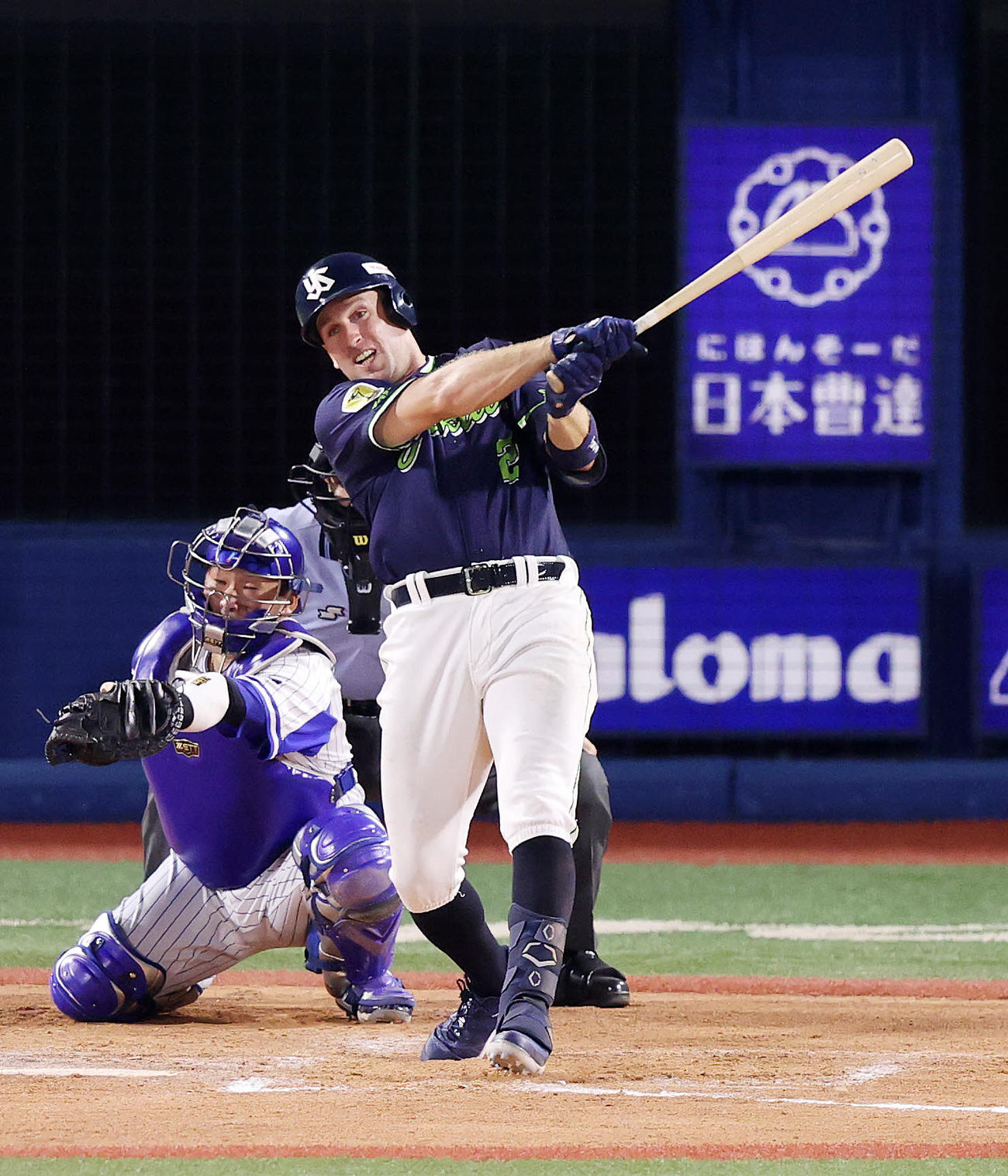 DeNA対ヤクルト　8回表ヤクルト無死、キブレハンは右越えソロ本塁打を放つ（撮影・鈴木正人）