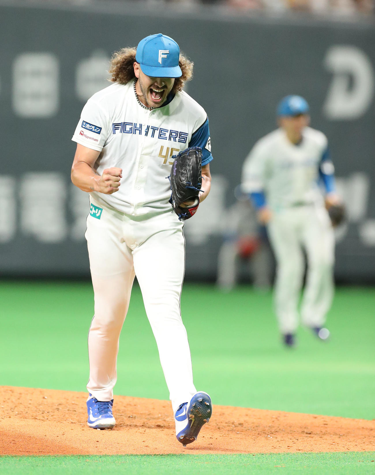 日本ハム対ソフトバンク　8回表ソフトバンク2死、谷川原を三振にとりほえるコディ・ポンセ（撮影・佐藤翔太）