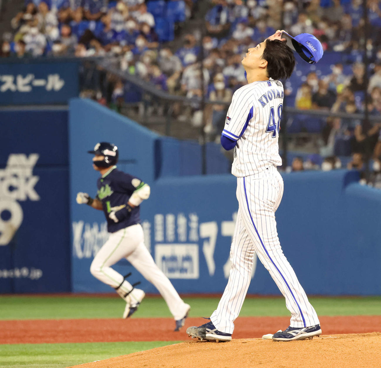 DeNA対ヤクルト　3回表ヤクルト1死、山田に本塁打を打たれた先発京山（撮影・丹羽敏通）