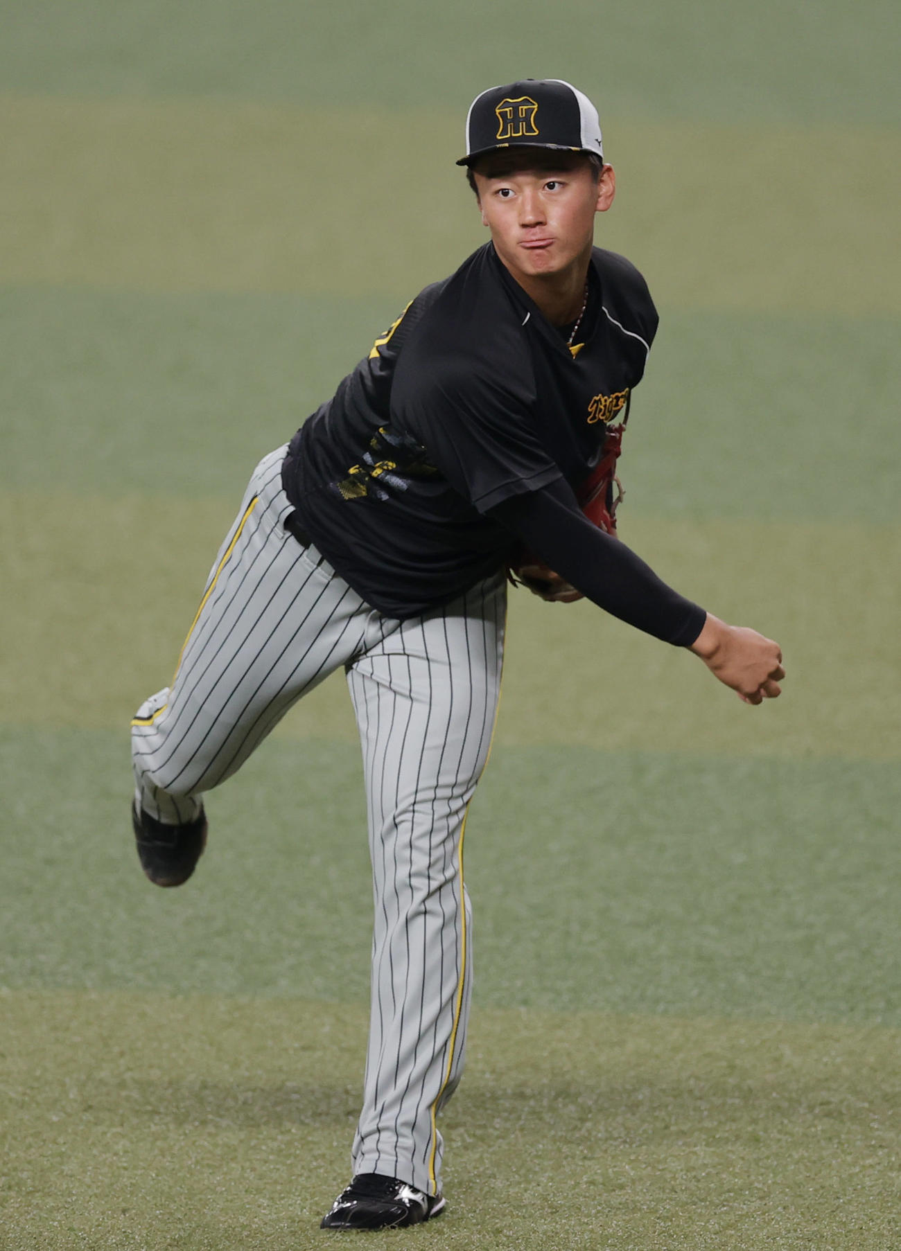 27日、キャッチボールする阪神森木（撮影・前田充）