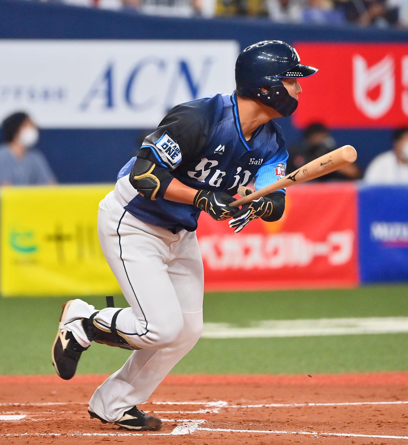 オリックス対西武　4回表西武無死満塁、中前適時打を放つ鈴木（撮影・和賀正仁）