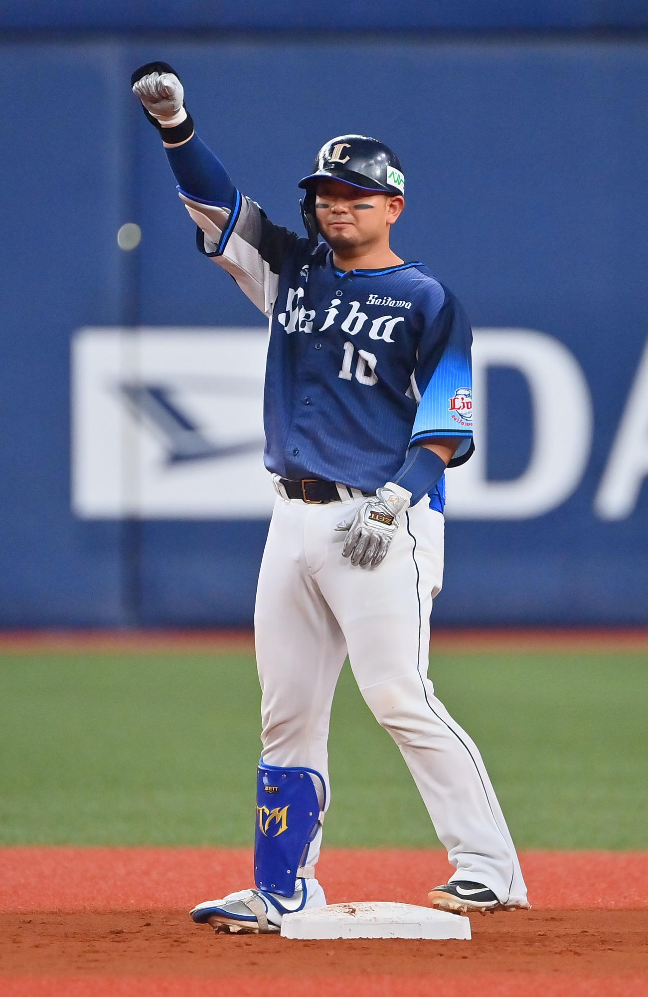 オリックス対西武　4回表西武無死一塁、中越えに適時二塁打を放った森（撮影・和賀正仁）
