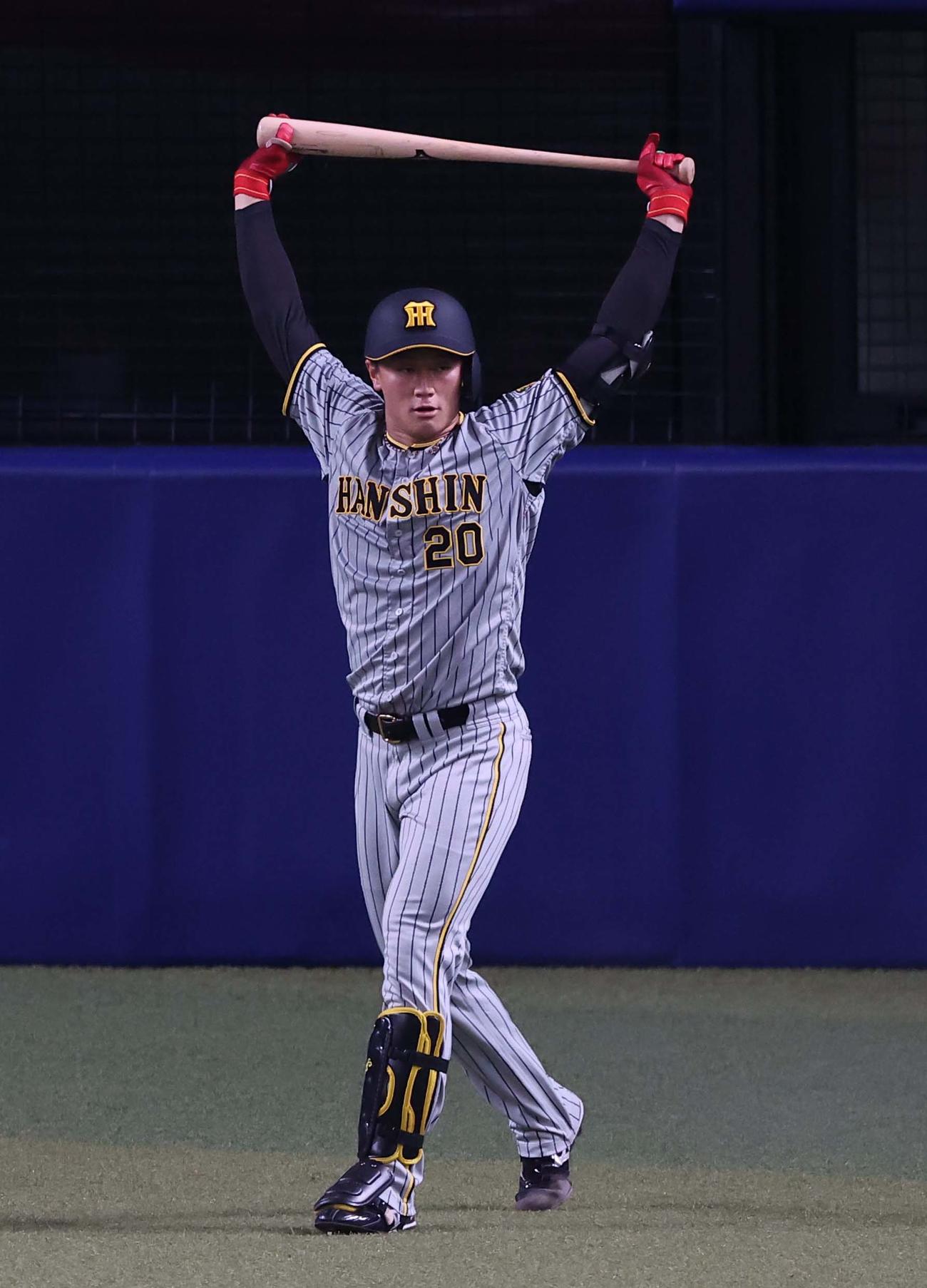 中日対阪神　2回表阪神2死満塁、プロ初打席に向かう森木（撮影・上田博志）