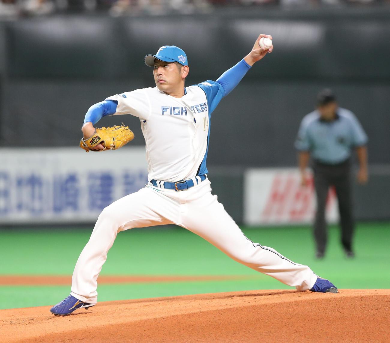 日本ハム対ソフトバンク　日本ハム先発の加藤（撮影・黒川智章）