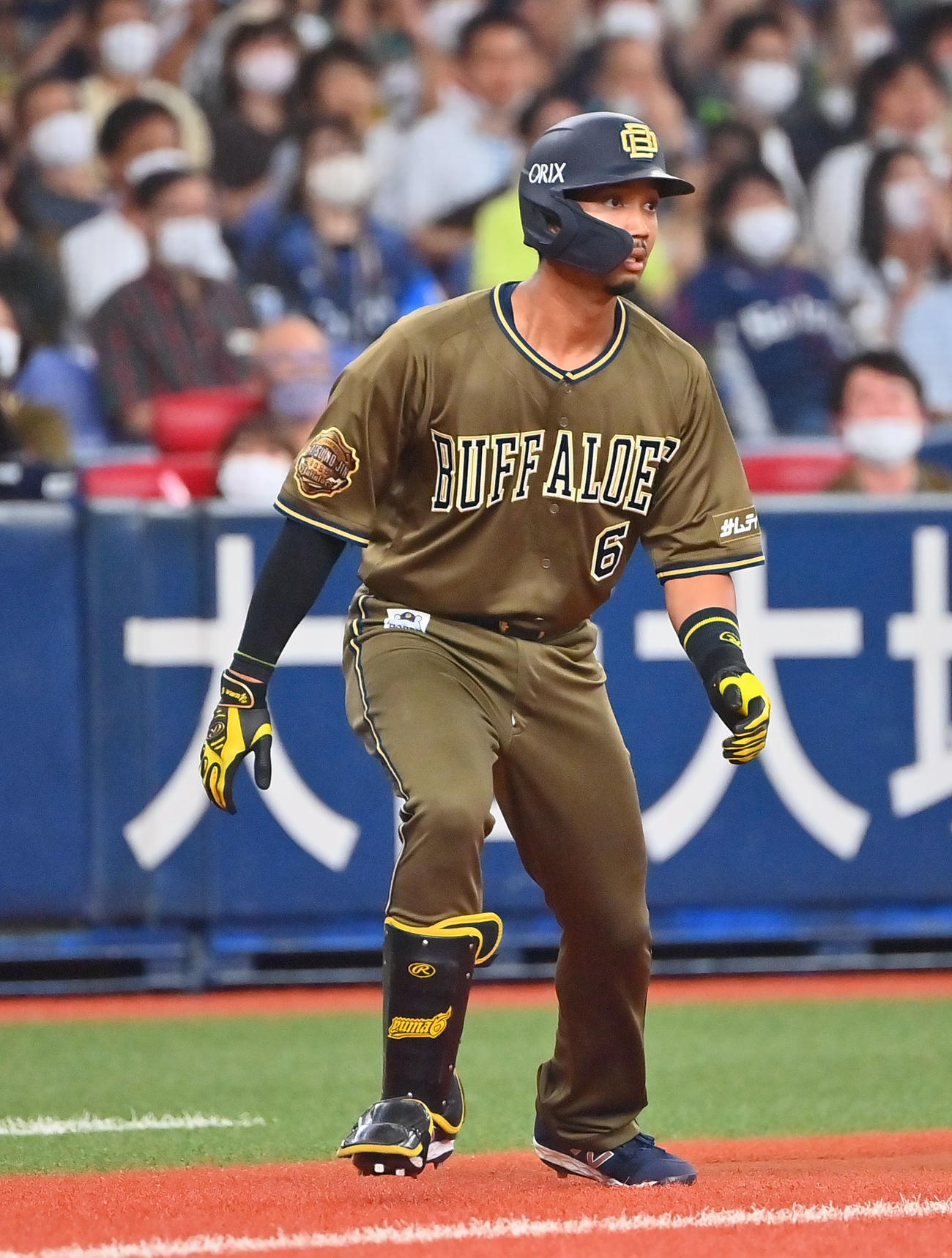 オリックス対西武　1回裏オリックス1死一塁、右前打を放ち相手失策の間に一塁走者を迎え入れた宗（撮影・和賀正仁）