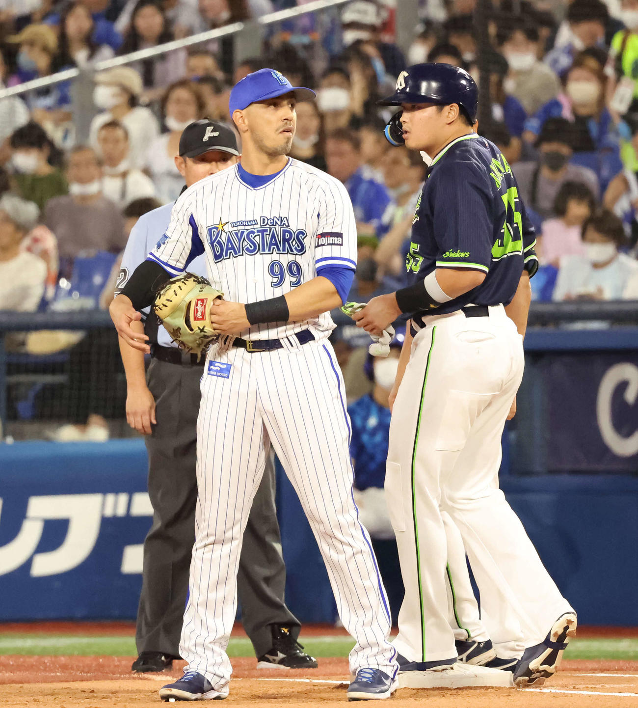 DeNA対ヤクルト　2回表ヤクルト無死、村上は四球で出塁（撮影・丹羽敏通）