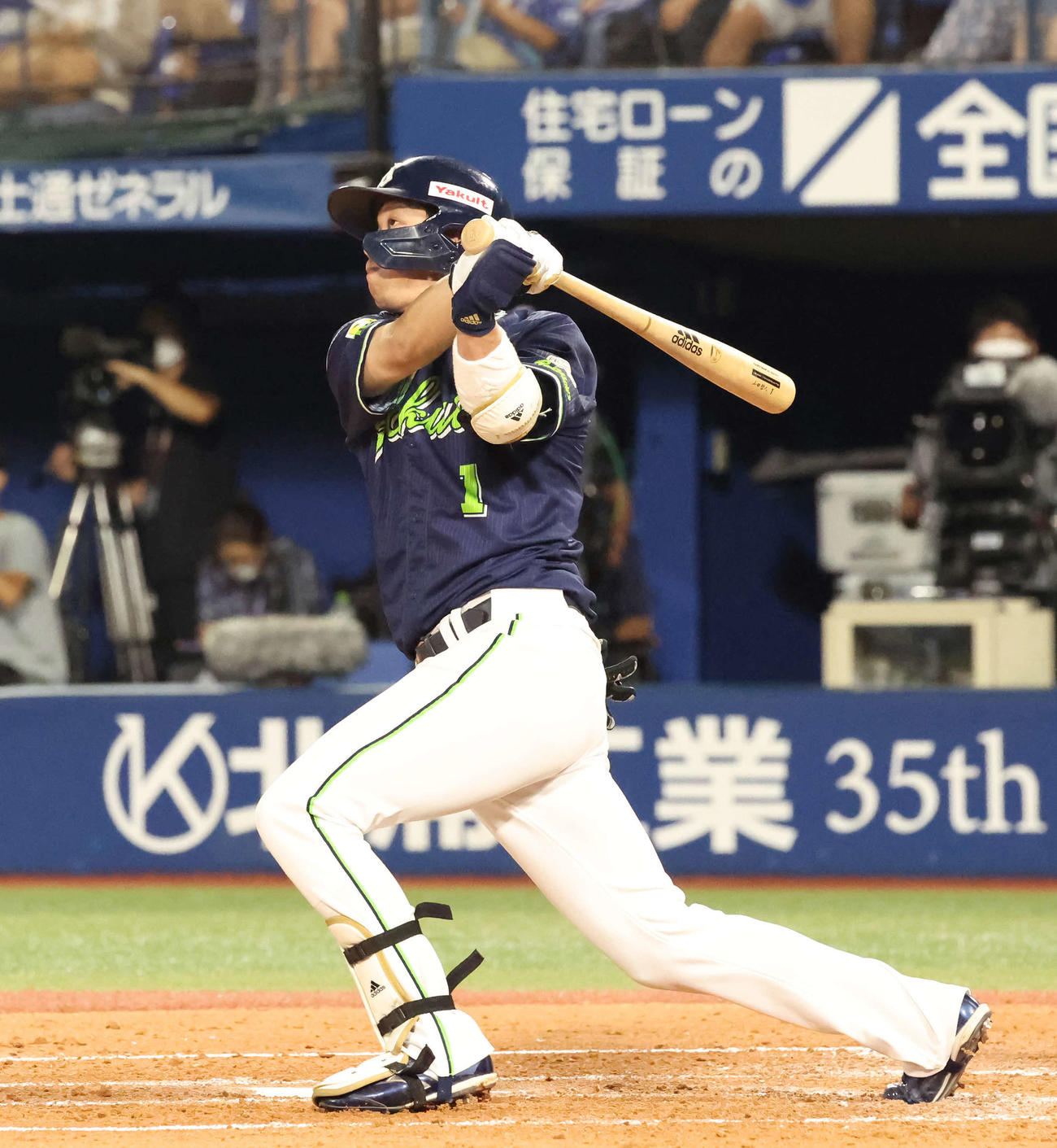 DeNA対ヤクルト　3回表ヤクルト1死、山田は左越えソロ本塁打を放つ（撮影・丹羽敏通）