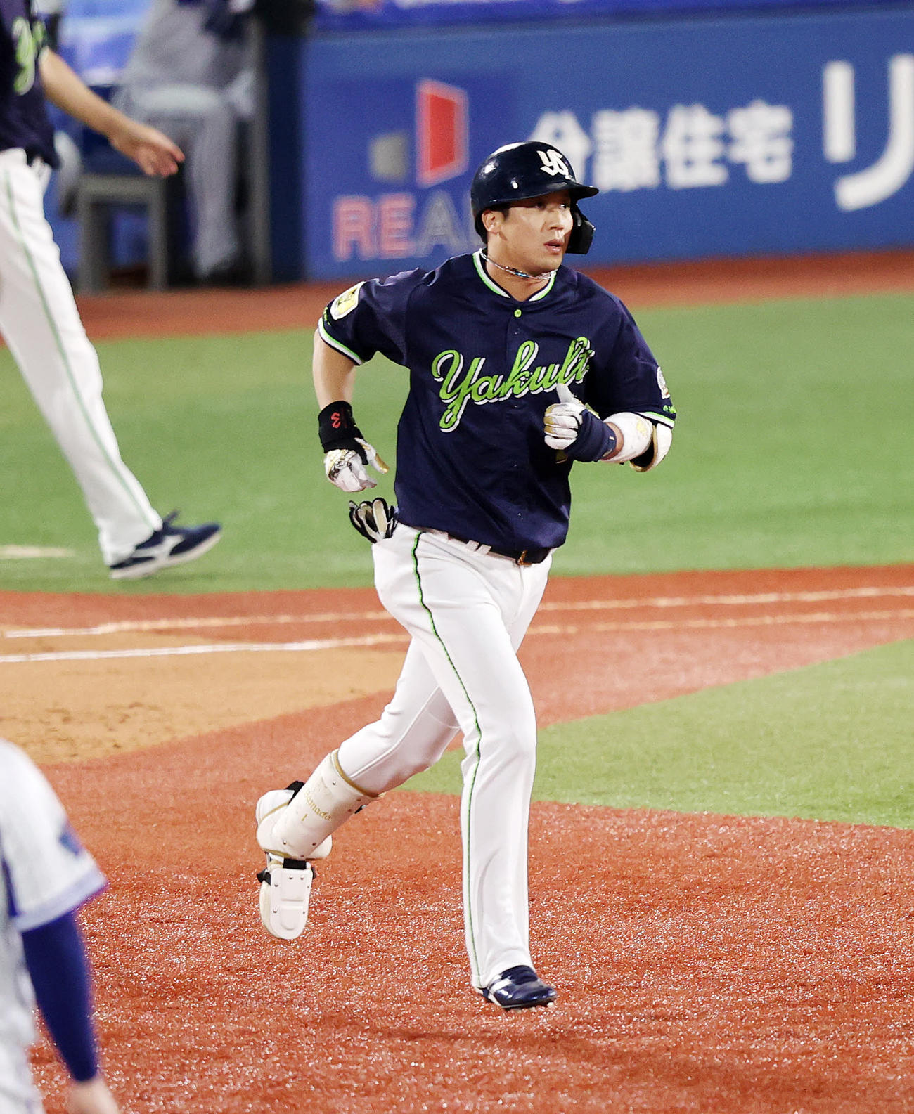 DeNA対ヤクルト　3回表ヤクルト1死、山田は左越えソロ本塁打を放つ（撮影・鈴木正人）