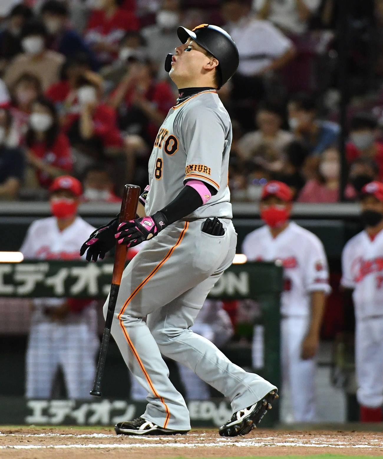 広島対巨人　7回表巨人1死、見逃し三振をとられて悔しそうな表情を見せる丸（撮影・岩下翔太）