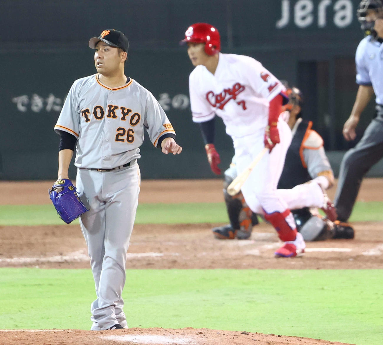 広島対巨人　5回裏広島2死一、二塁、堂林に適時二塁打を浴びる今村（撮影・河田真司）