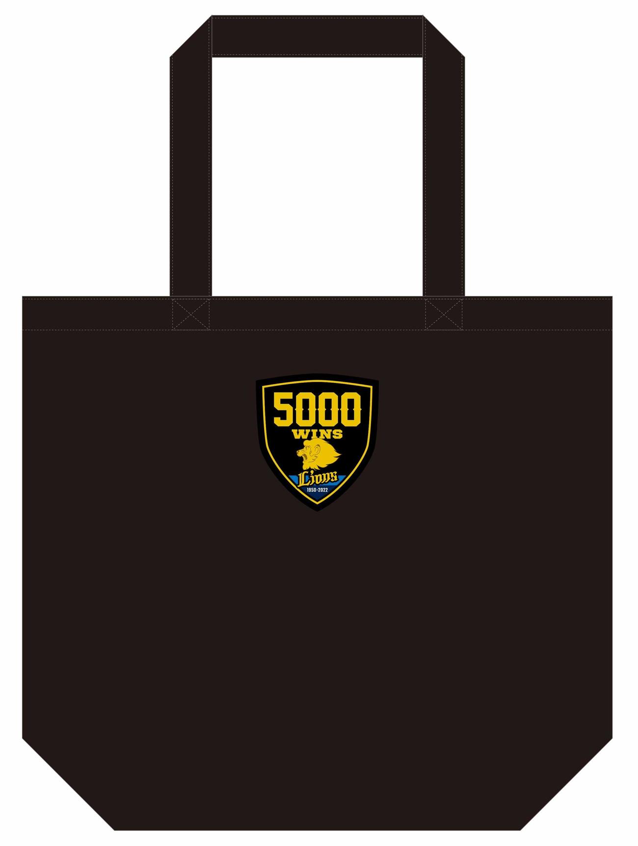 西武の球団通算5000勝記念トートバッグ（球団提供）