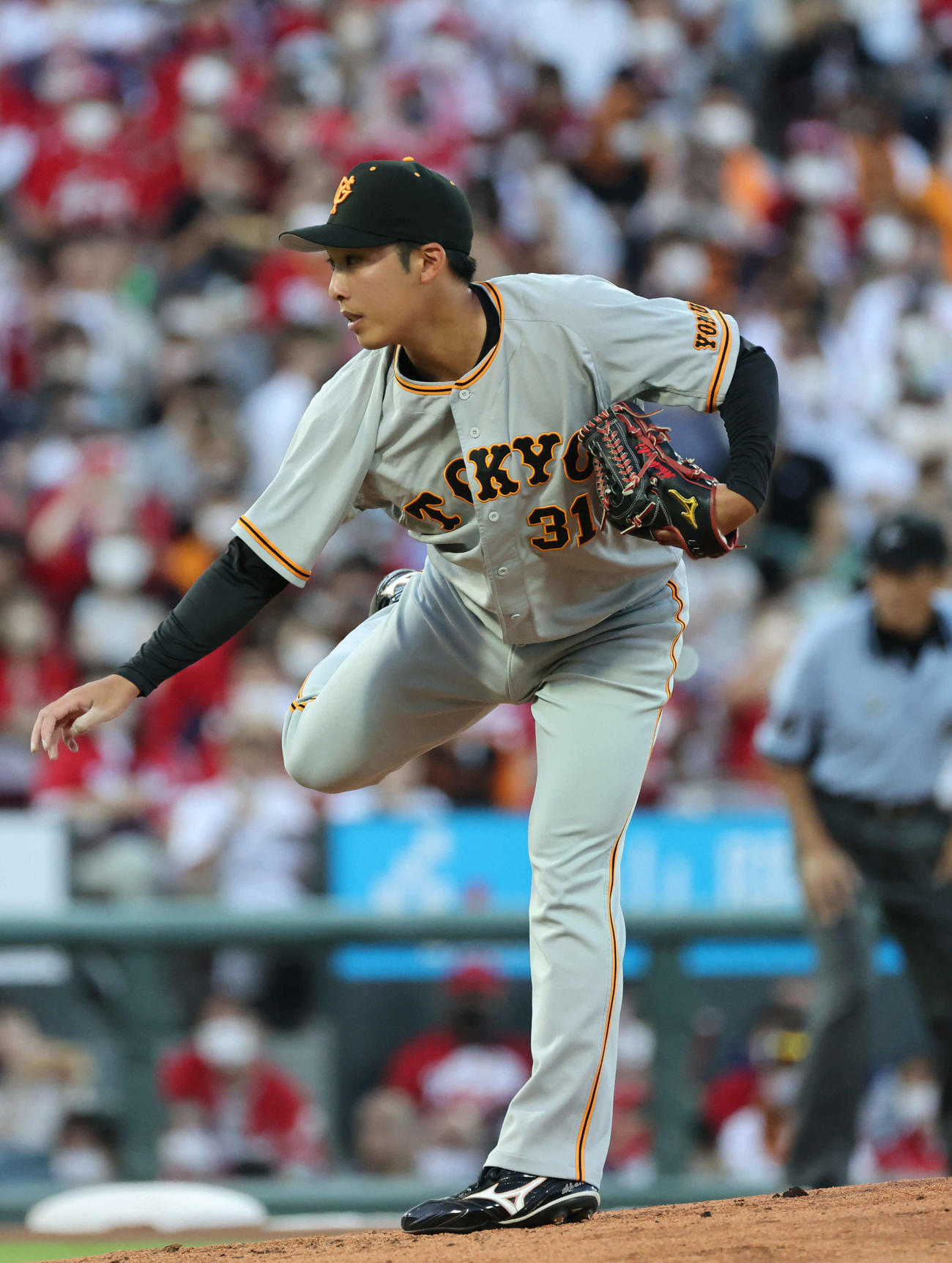 広島対巨人　力投する巨人先発の赤星（撮影・加藤孝規）