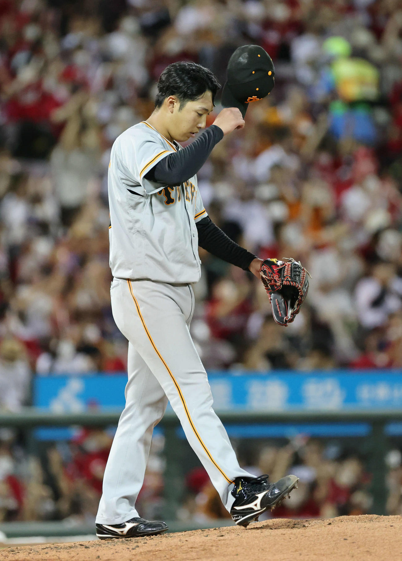 広島対巨人　3回裏広島1死一塁、坂倉に勝ち越しの右越え2点本塁打を浴びた赤星（撮影・加藤孝規）