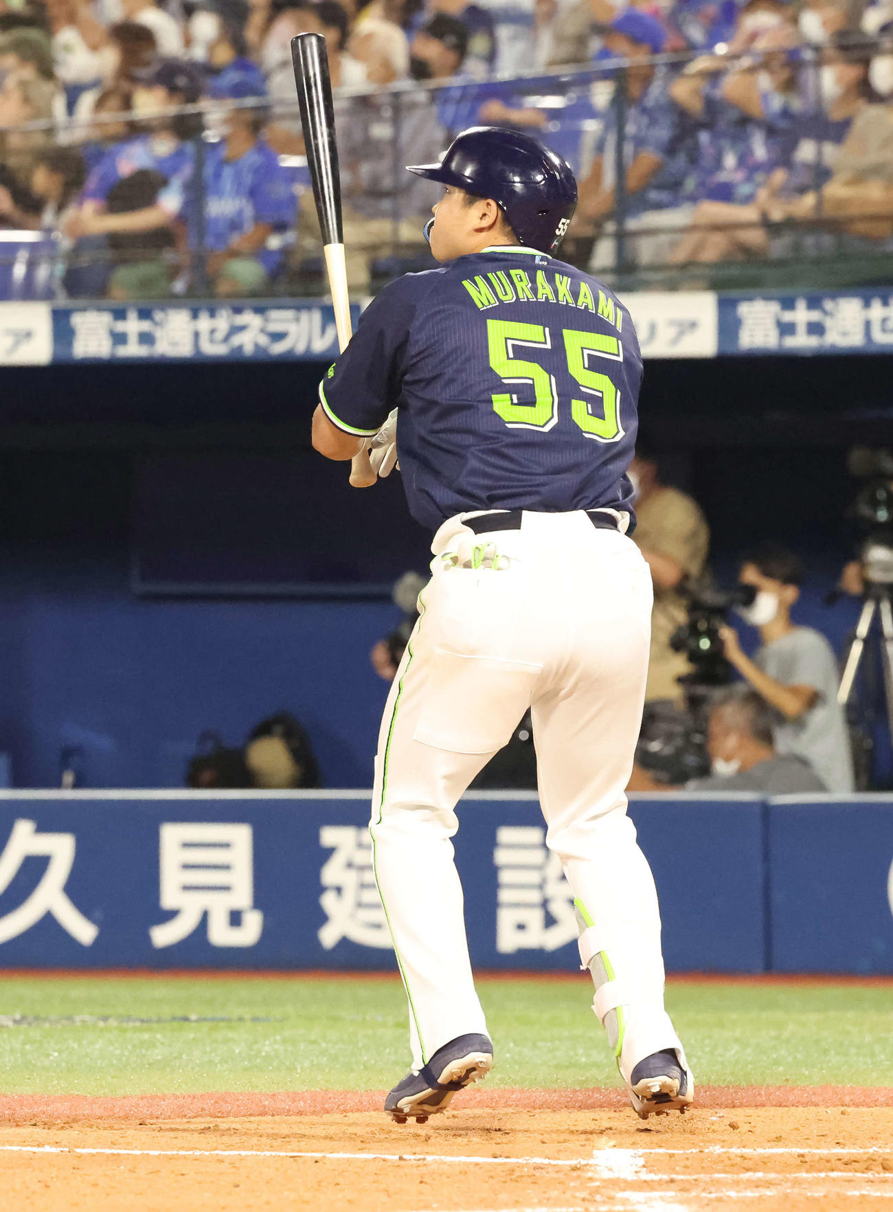 DeNA対ヤクルト　7回表ヤクルト無死、村上は右中間に勝ち越しの本塁打を放つ（撮影・丹羽敏通）