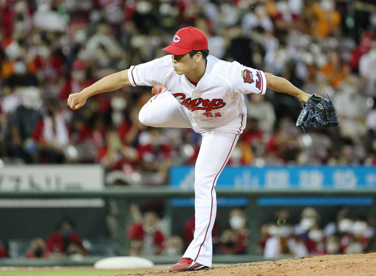 広島対巨人　8回表巨人、広島6番手の矢崎（撮影・加藤孝規）