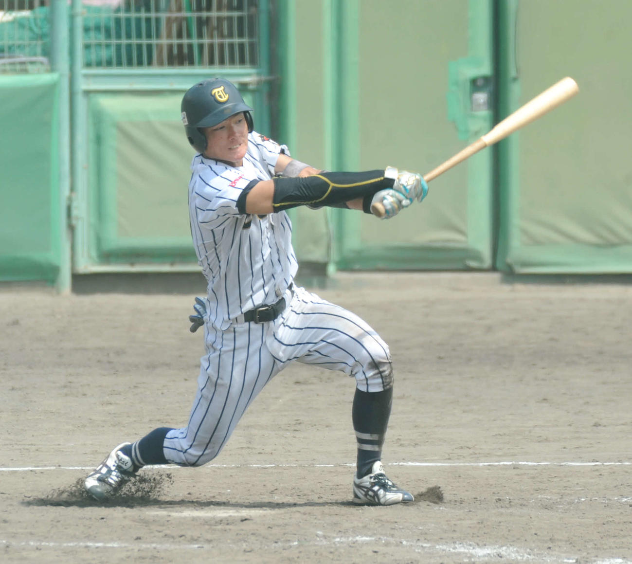 初回1死二塁で右前打を放つ東海大静岡の横沢