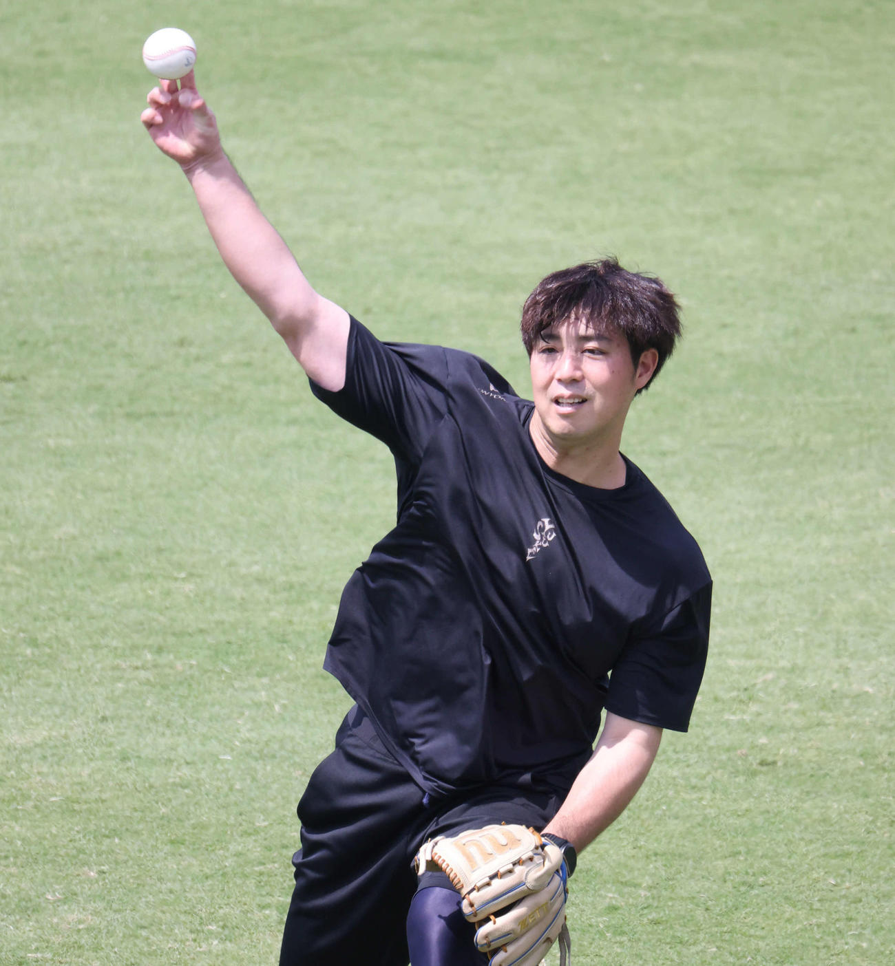 広島投手指名練習　キャッチボールをする野村（撮影・加藤孝規）