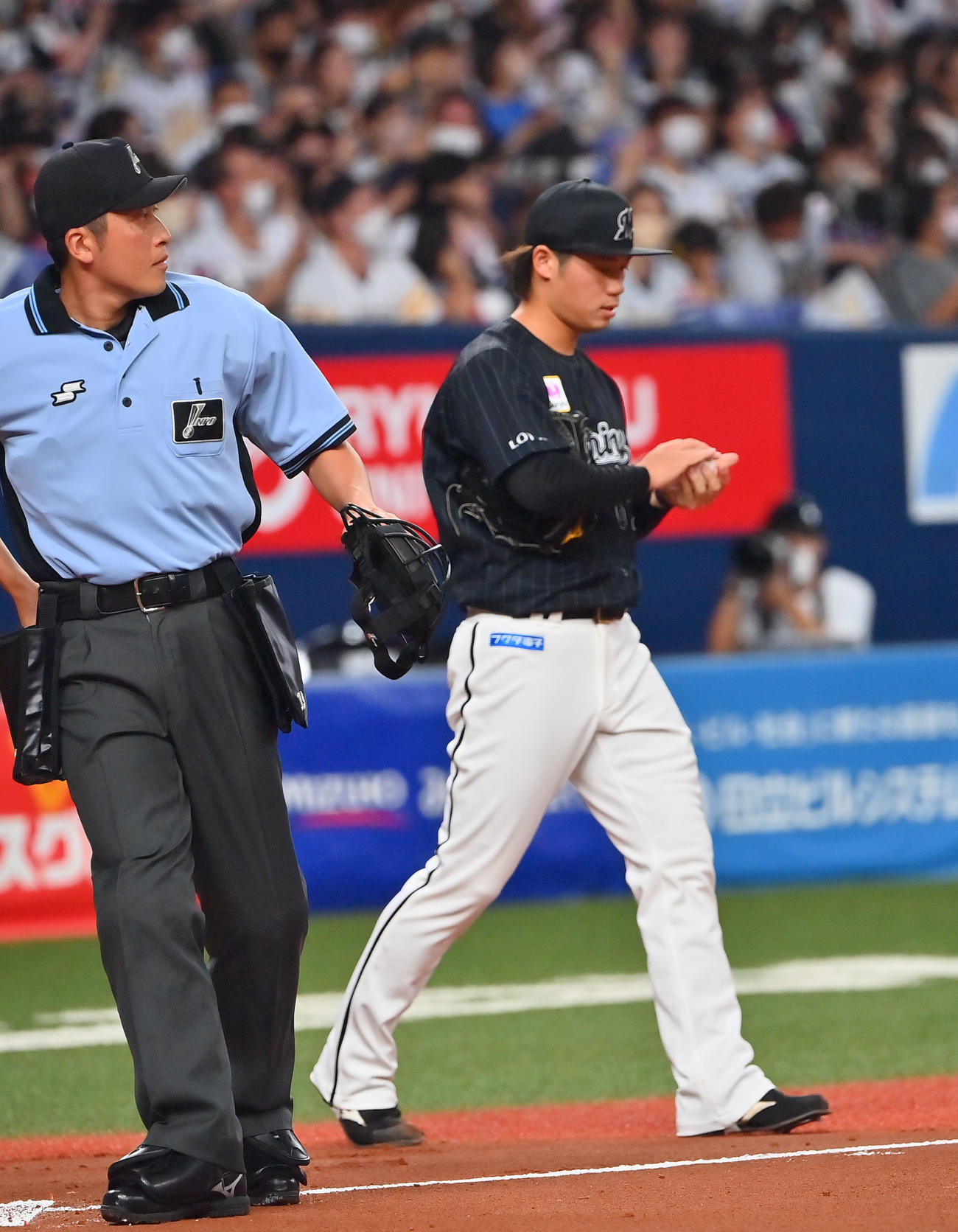ソフトバンク対ロッテ　1回裏ソフトバンク無死一塁、野村勇に適時三塁打を浴びた森（撮影・和賀正仁）