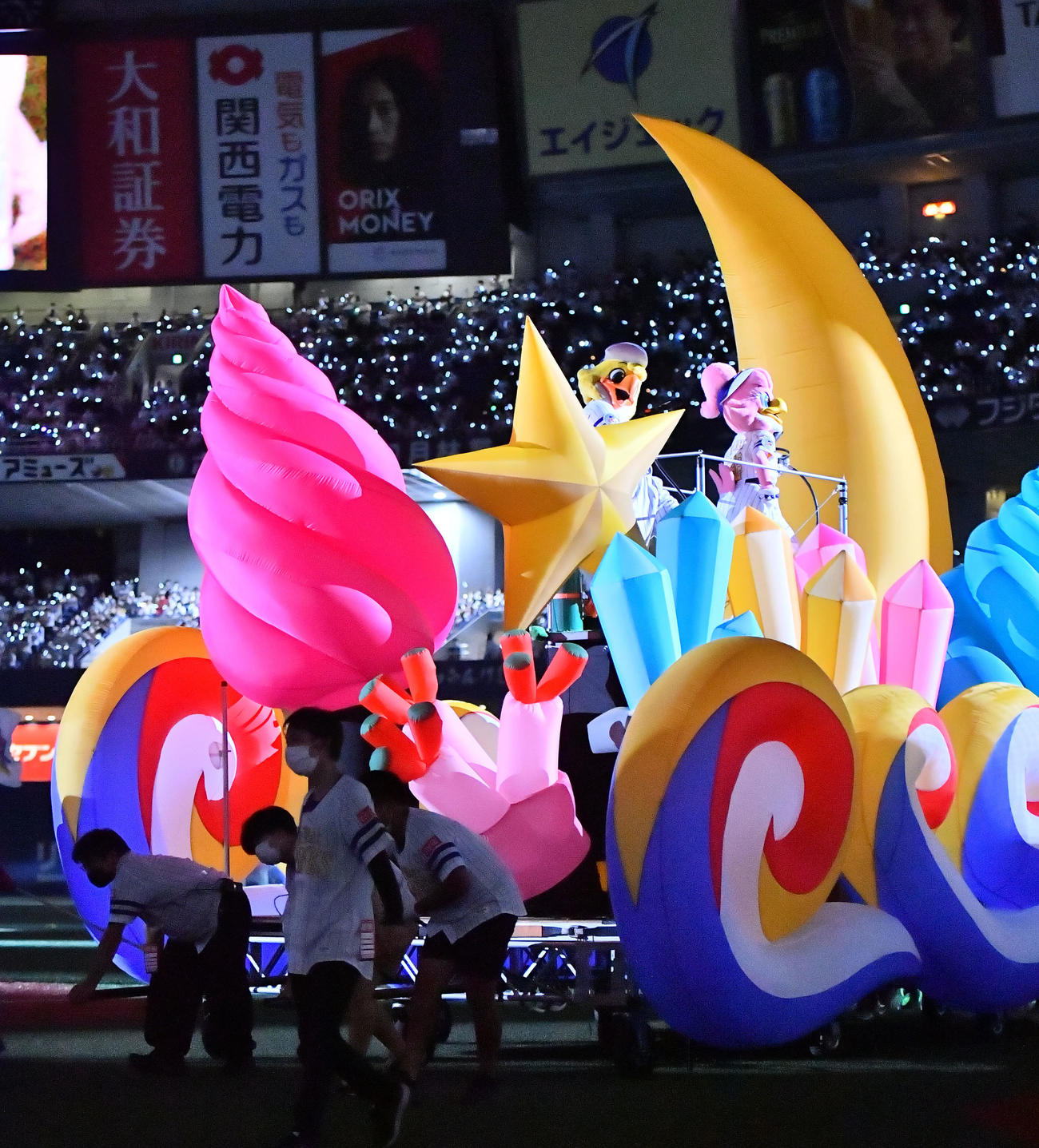 ソフトバンク対ロッテ　試合後に行われた鷹の祭典（撮影・和賀正仁）
