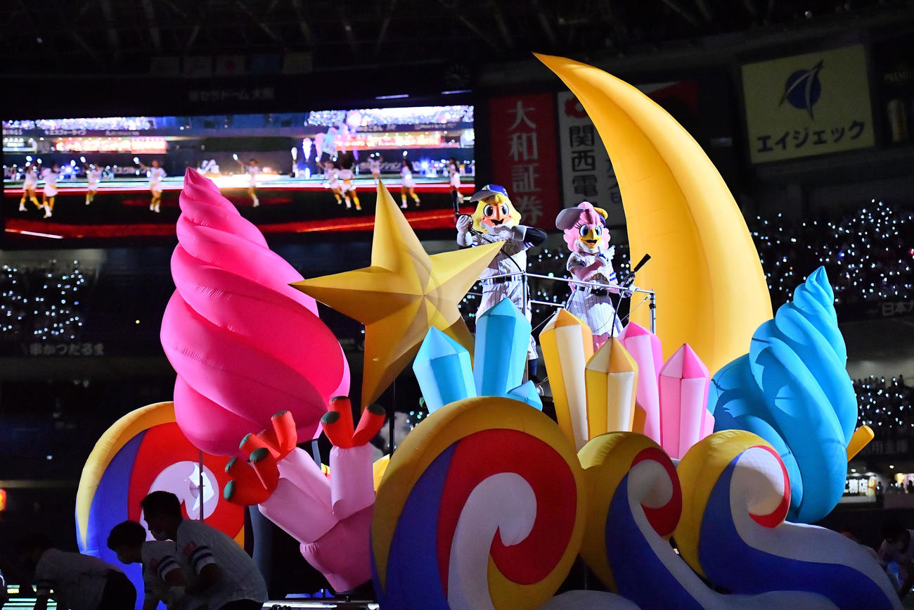 ソフトバンク対ロッテ　試合後に行われた鷹の祭典（撮影・和賀正仁）