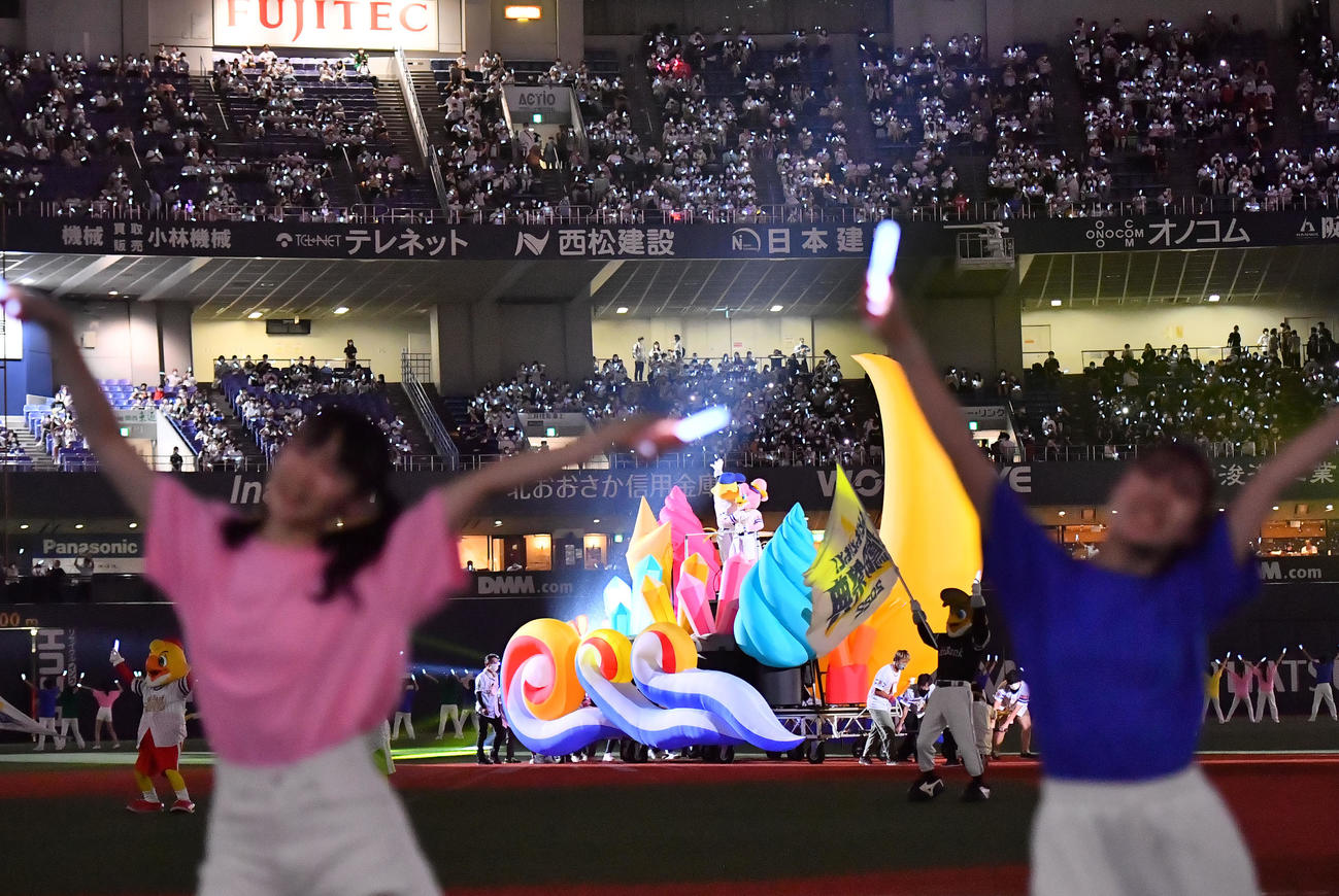 ソフトバンク対ロッテ　試合後に行われた鷹の祭典（撮影・和賀正仁）