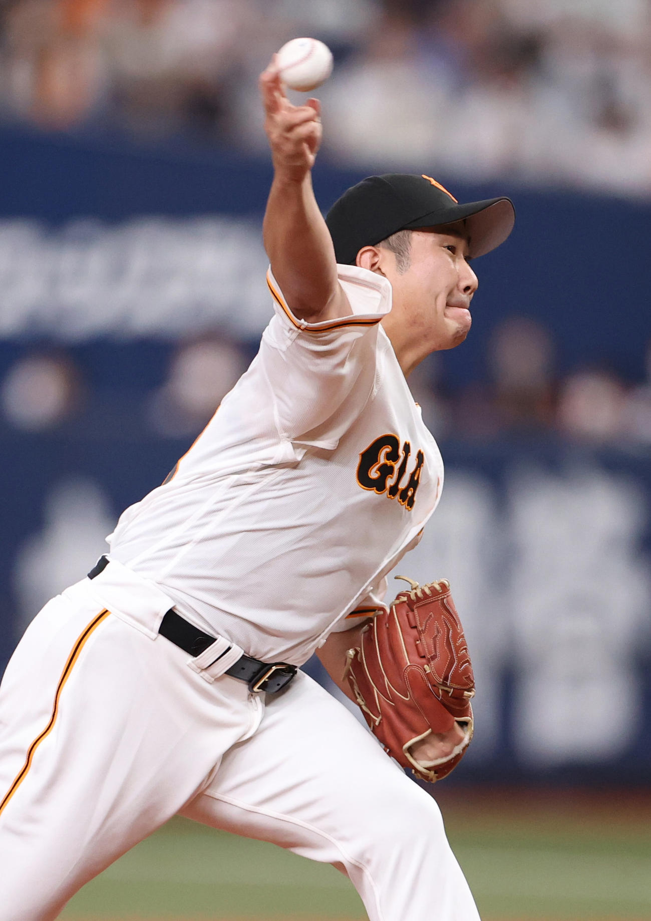 巨人対ヤクルト　巨人先発の菅野（撮影・狩俣裕三）
