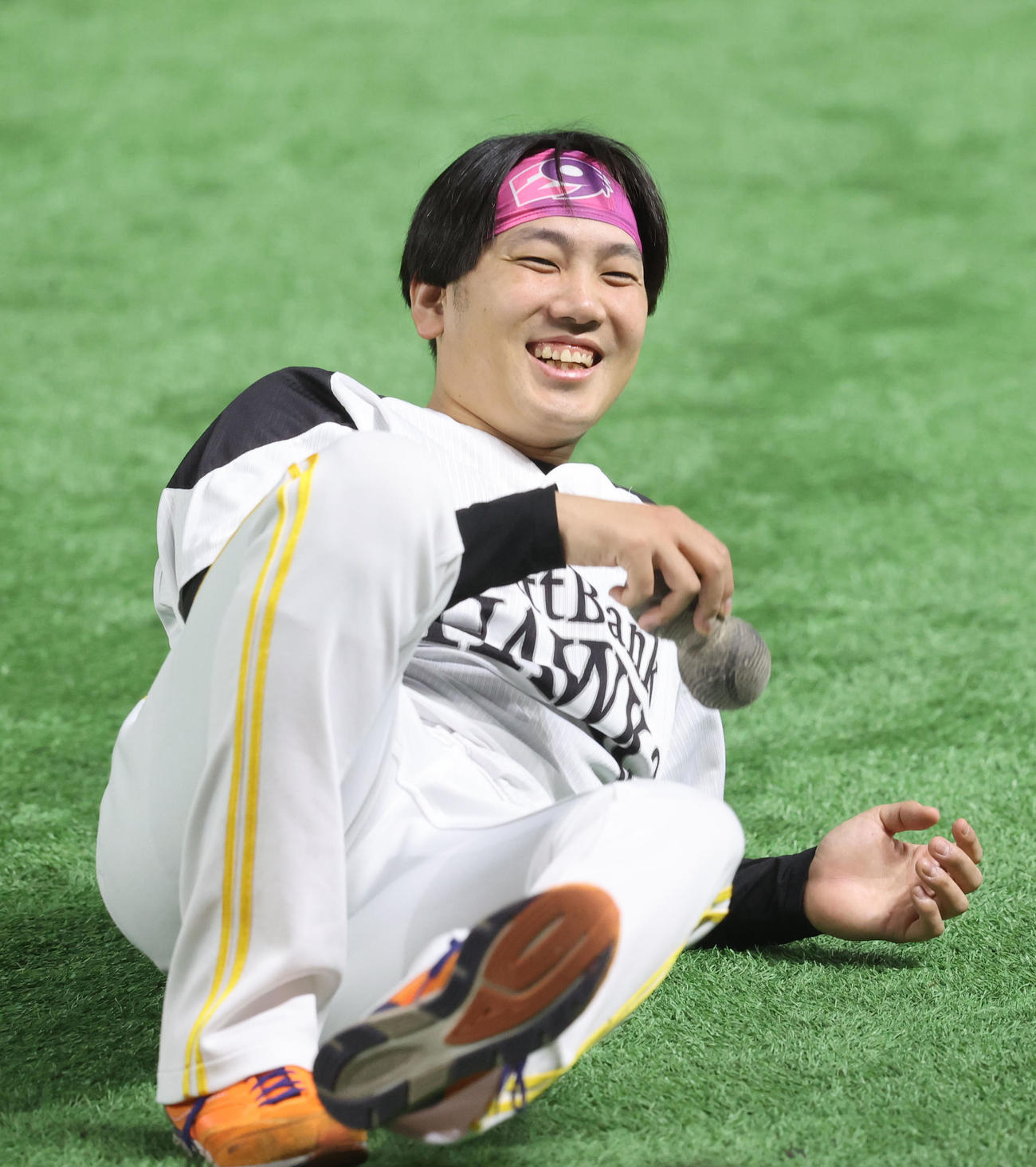 練習前、笑顔を見せる石川柊太（撮影・梅根麻紀）