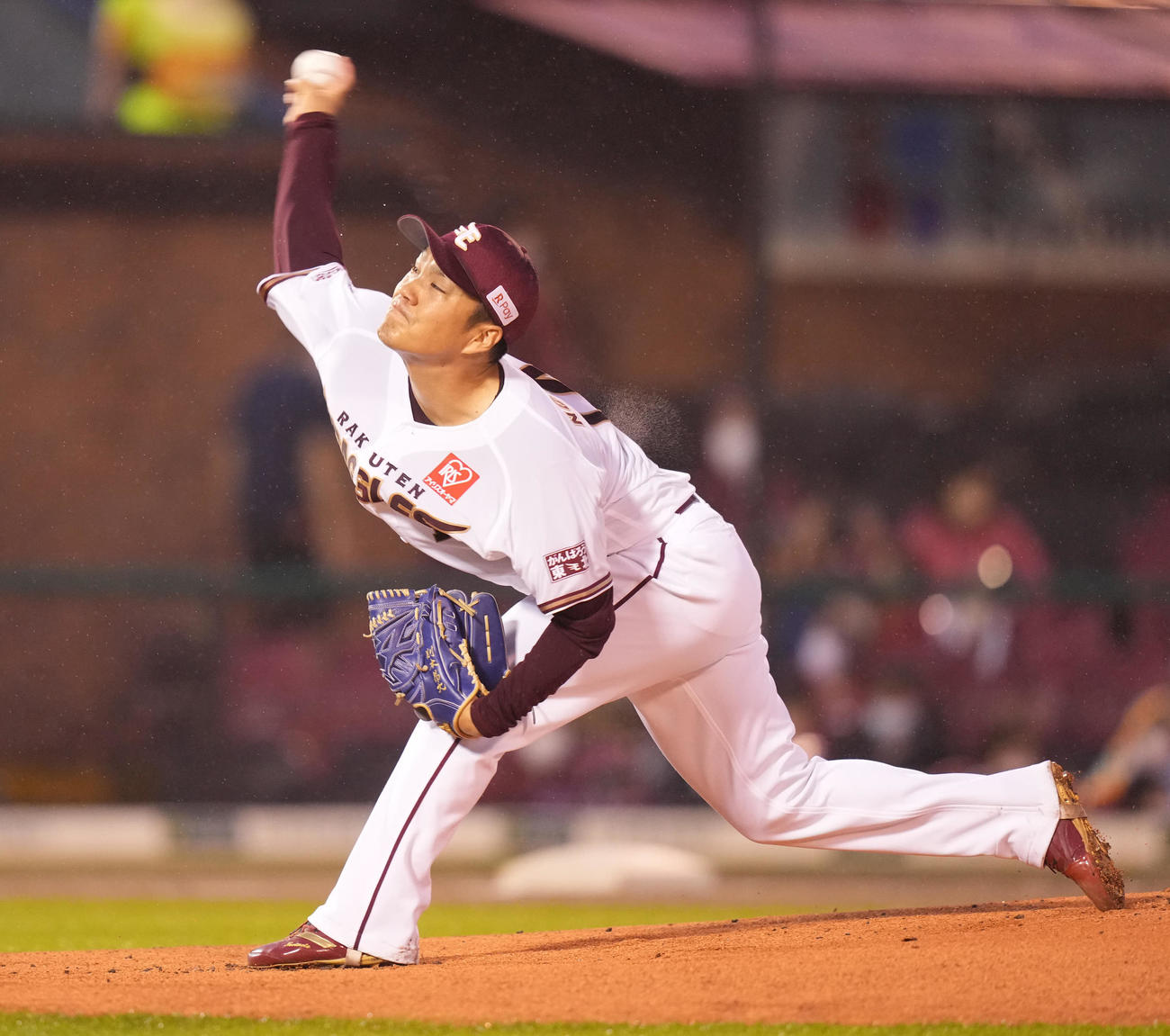 楽天対オリックス　先発し力投する楽天則本（撮影・鈴木みどり）