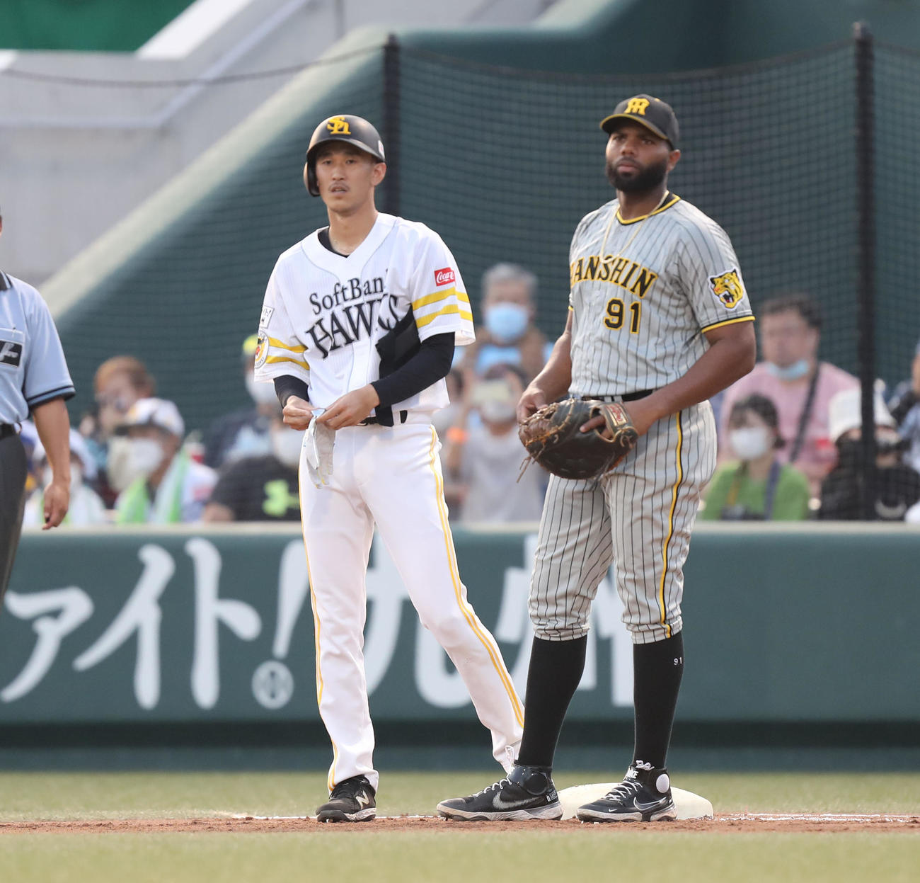 ソフトバンク対阪神　1回裏ソフトバンク無死、三森は二前安打を放つ（撮影・屋方直哉）