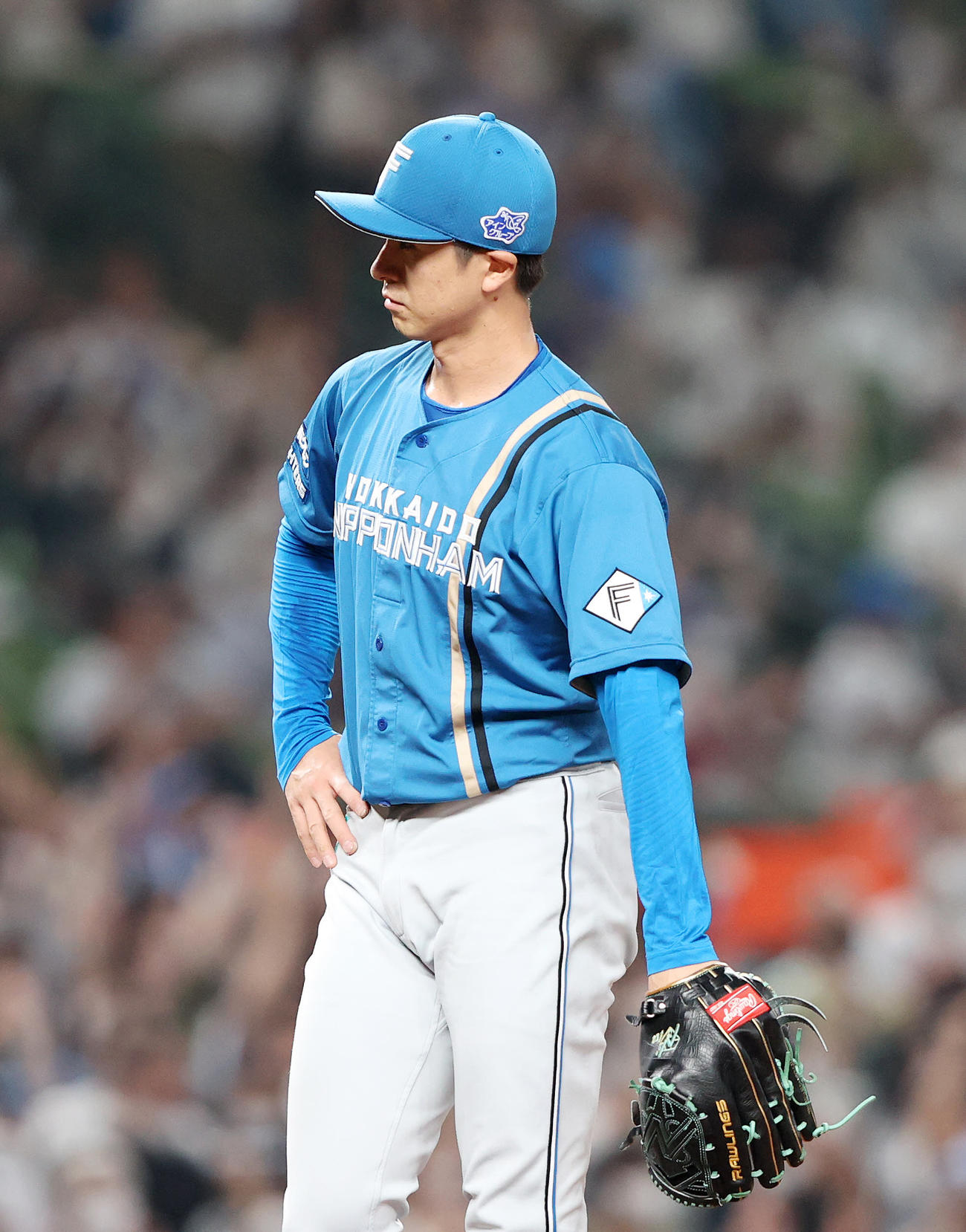 西武対日本ハム　4回裏西武1死、呉に右越えソロ本塁打を放たれ悔しそうな表情を見せる日本ハム上沢（撮影・鈴木正人）