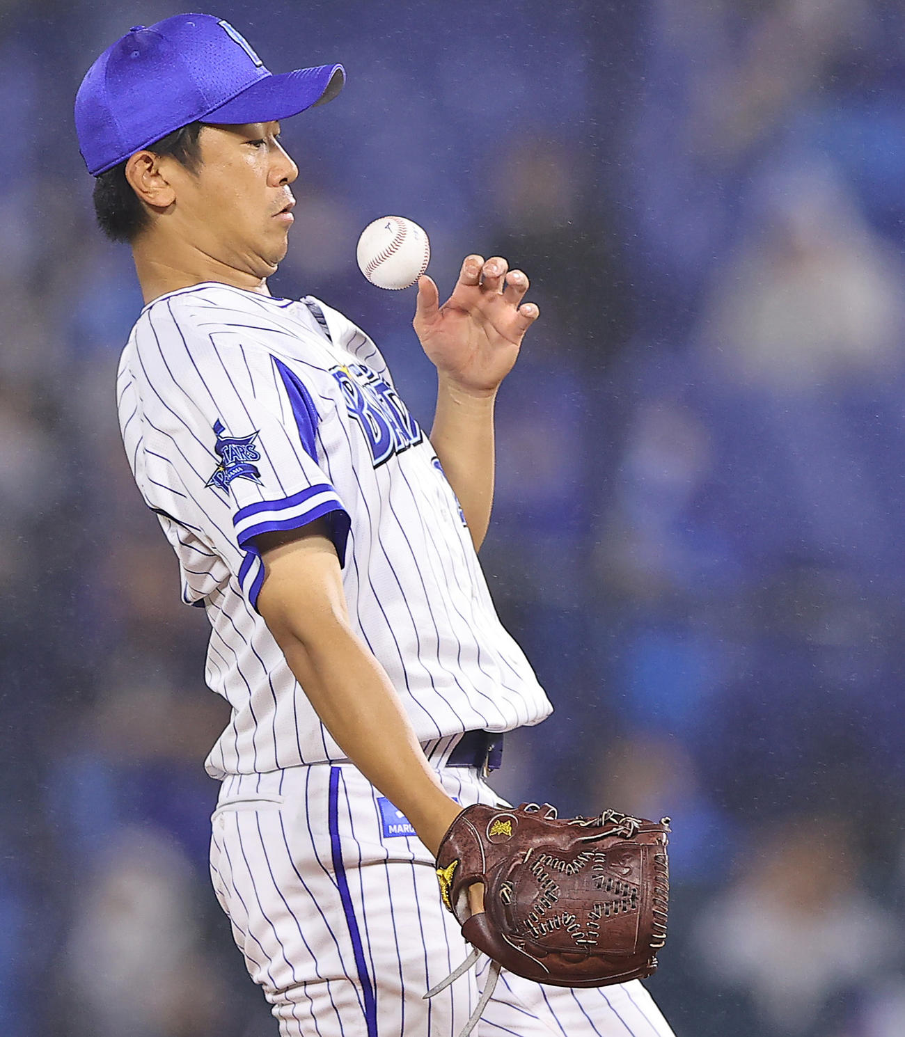 DeNA対中日　4回表中日無死、土田の鋭い打球に反応し投直とする今永（撮影・垰建太）