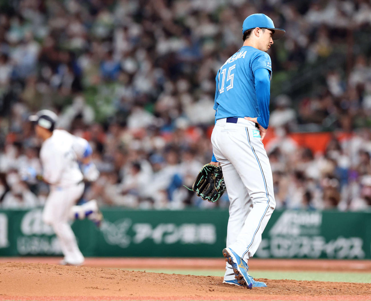 西武対日本ハム　4回裏西武1死、呉念庭に右越えソロ本塁打を許した上沢（撮影・浅見桂子）