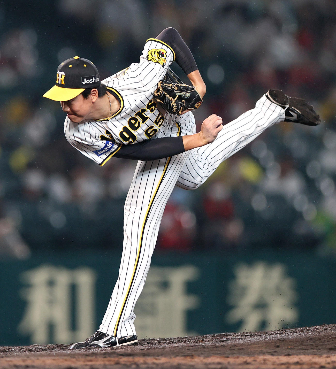 阪神対広島　8回、阪神2番手で登板の湯浅（撮影・上山淳一）