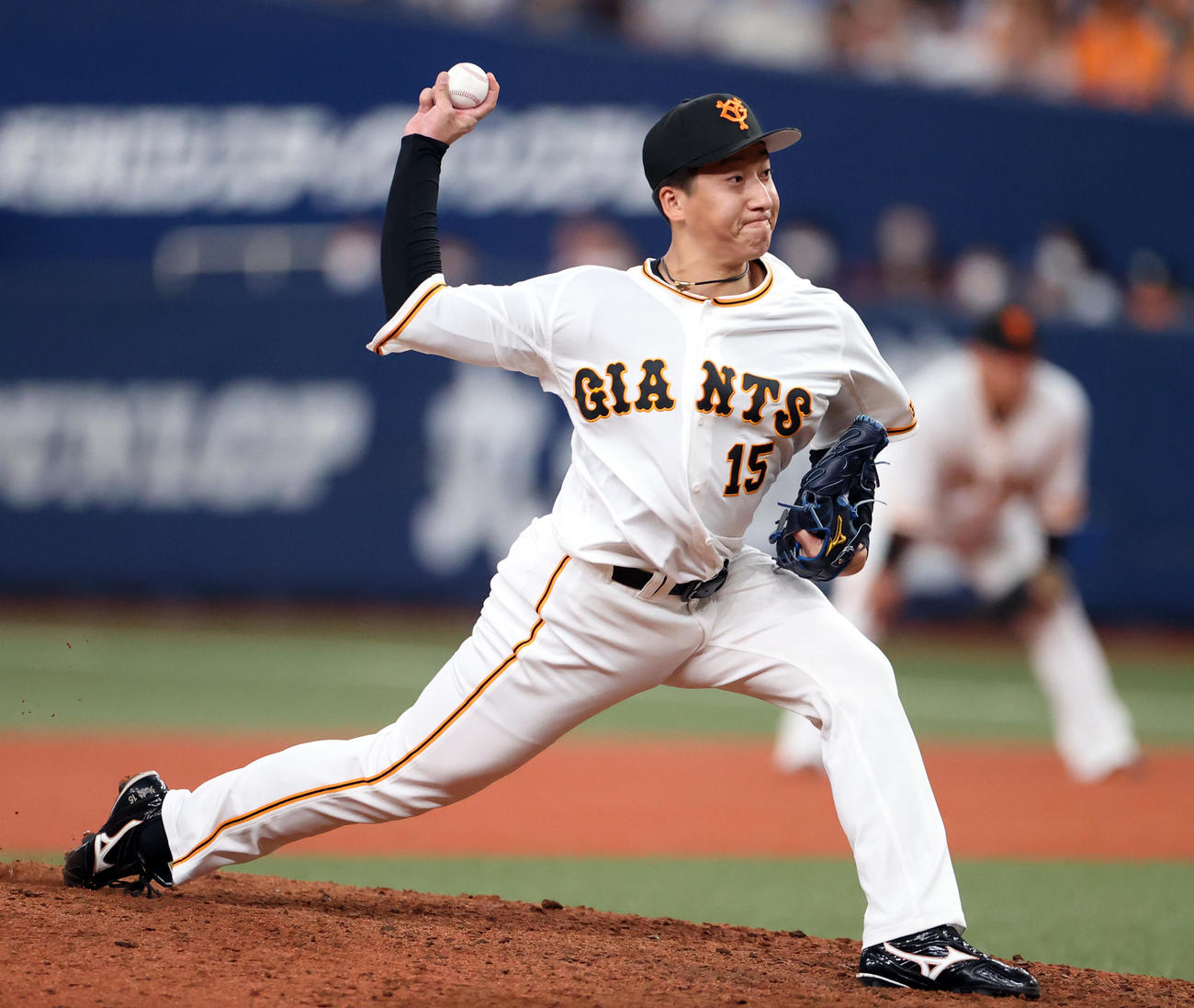 巨人対ヤクルト　9回表から登板する大勢（撮影・狩俣裕三）