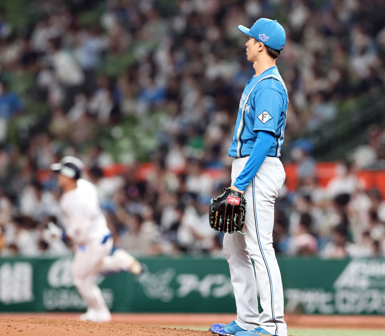 西武対日本ハム　4回裏西武無死、森に右中間ソロ本塁打許した上沢（撮影・浅見桂子）